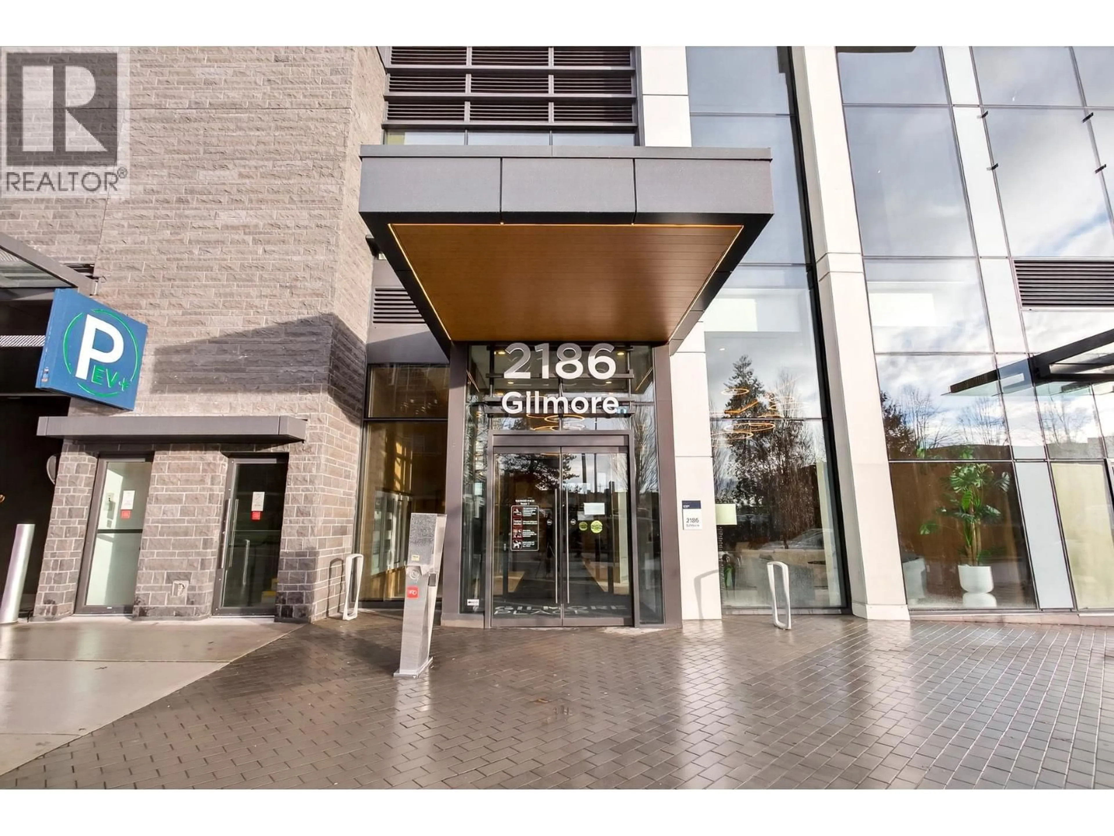 Indoor foyer for 3706 - 2186 GILMORE AVENUE, Burnaby British Columbia V5C0N7