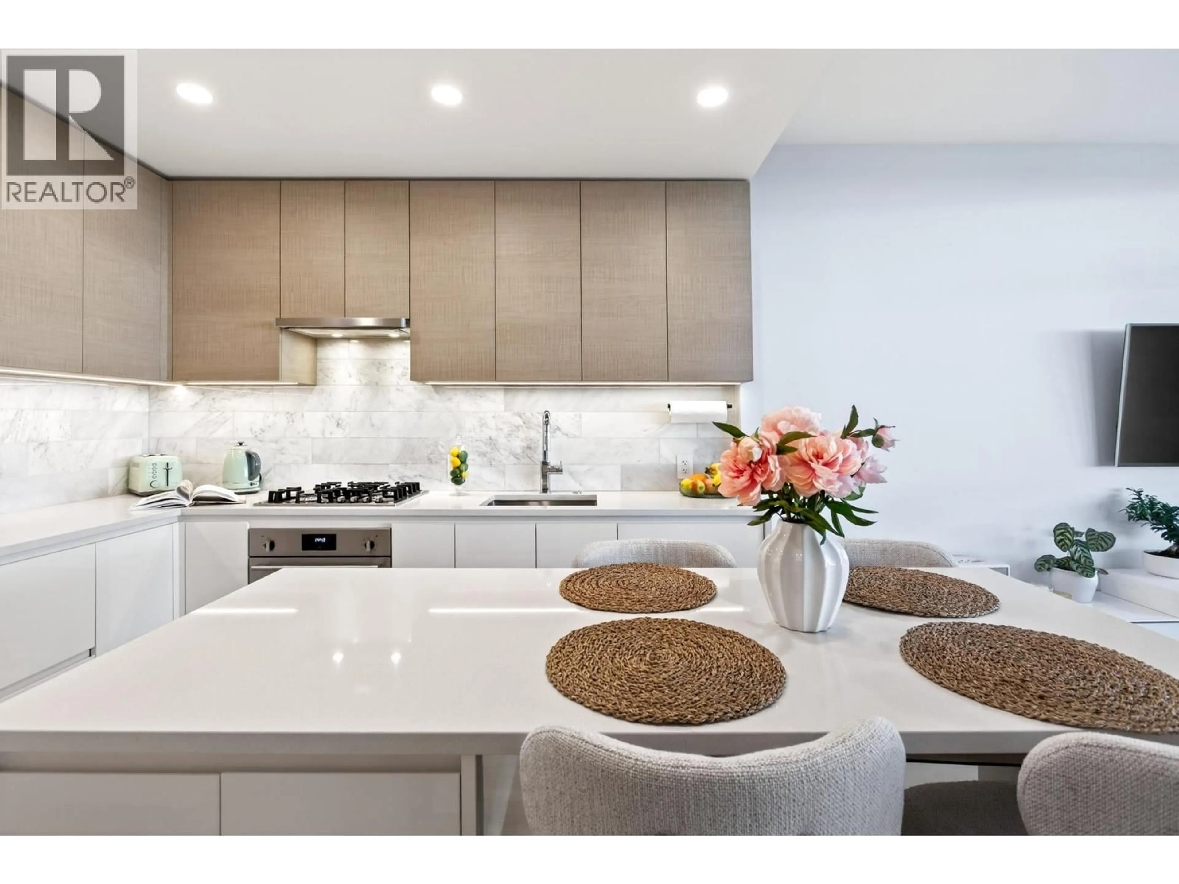 Contemporary kitchen, unknown for 3706 - 2186 GILMORE AVENUE, Burnaby British Columbia V5C0N7