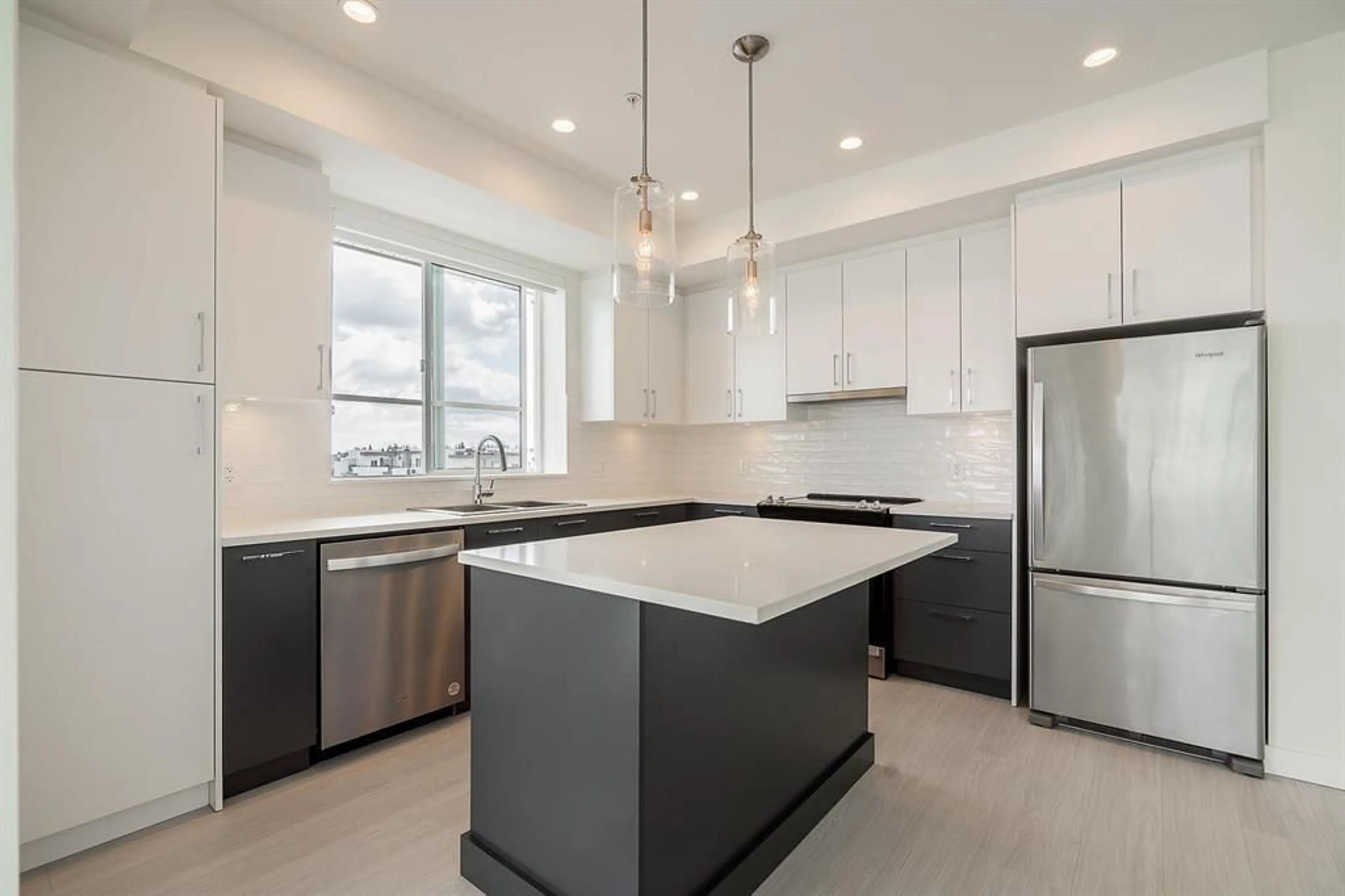 Open concept kitchen, ceramic/tile floor for B422 - 20834 80 AVENUE, Langley British Columbia V2Y3M6