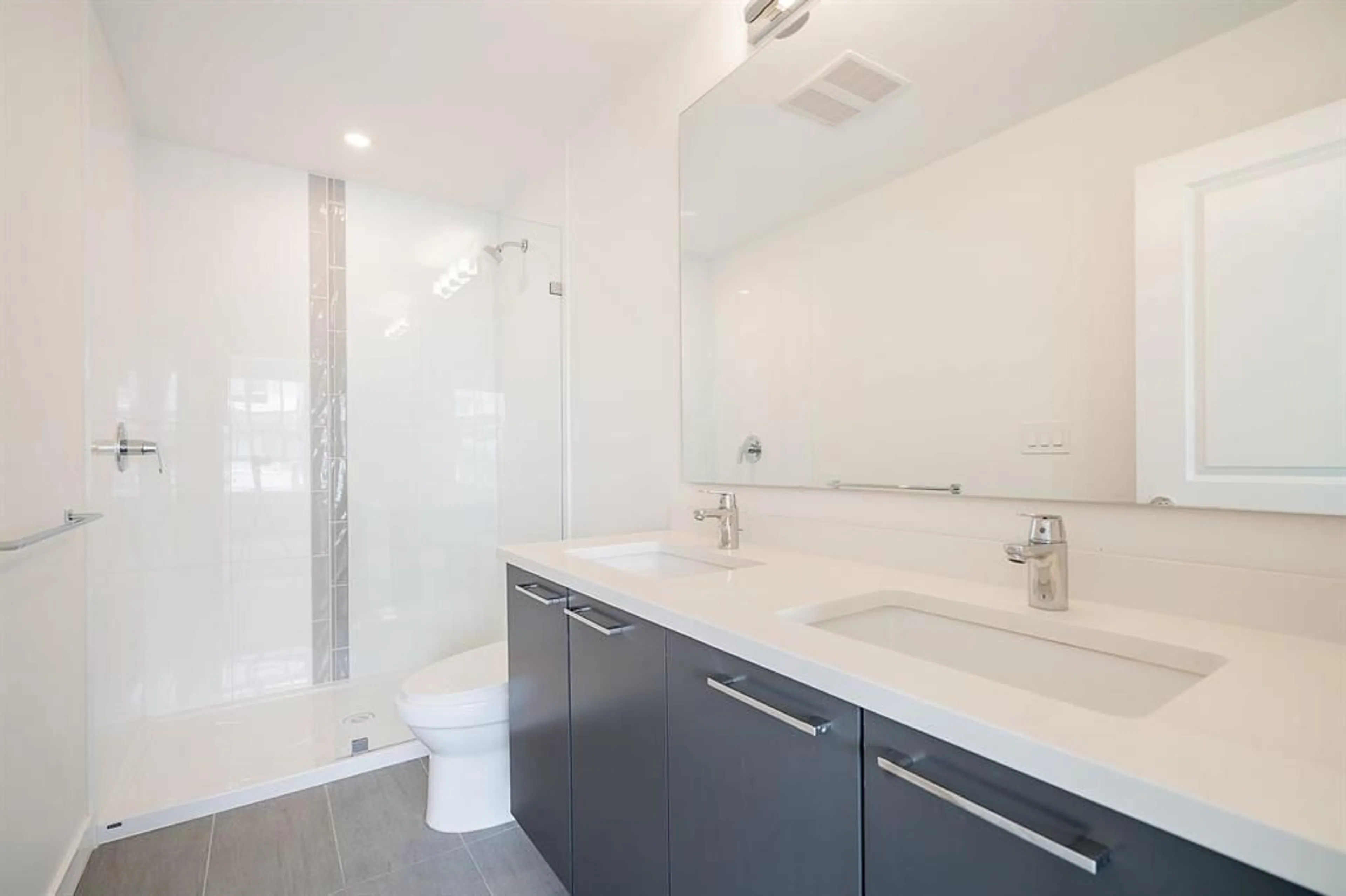 Standard bathroom, unknown for B422 - 20834 80 AVENUE, Langley British Columbia V2Y3M6