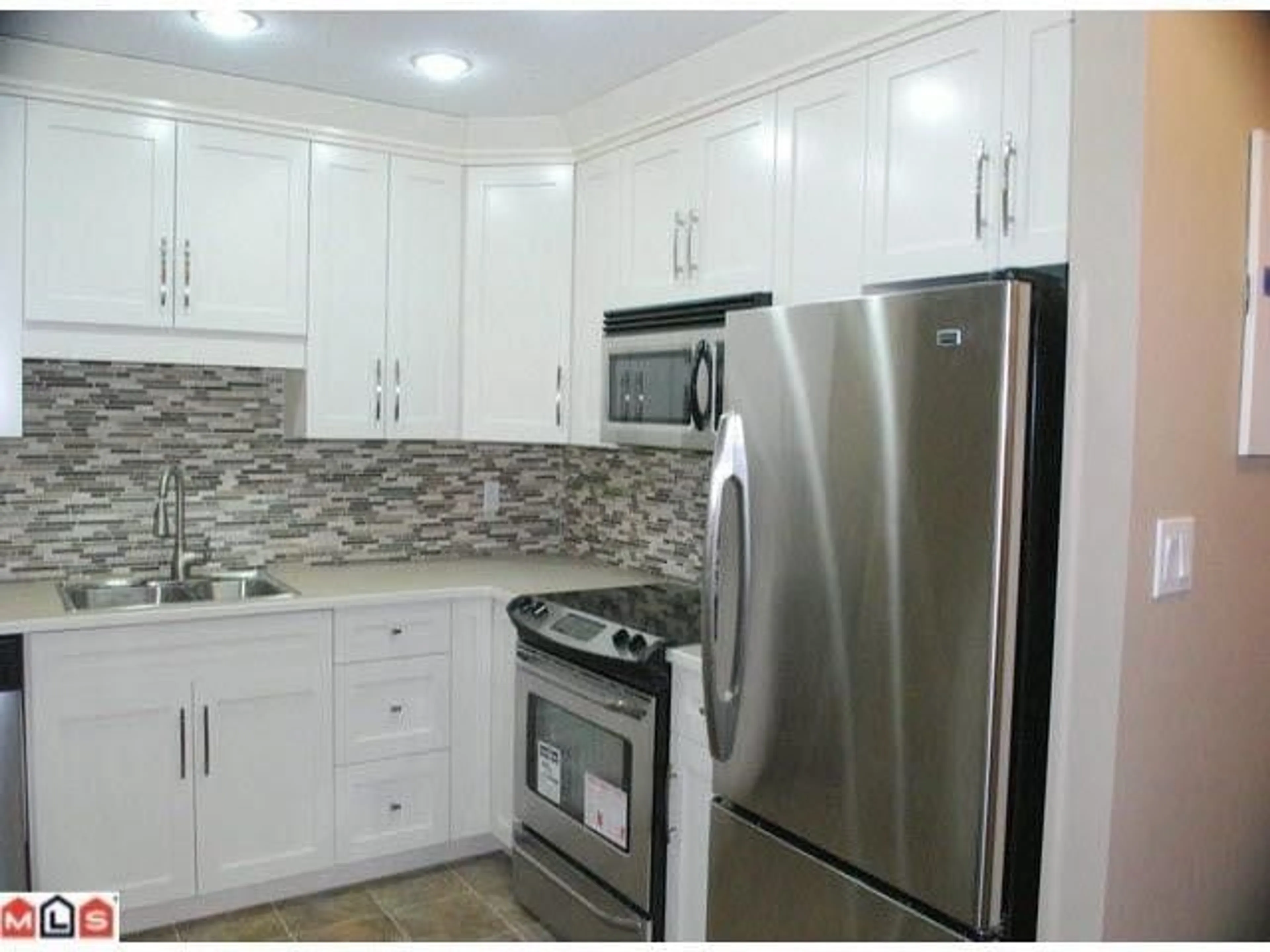 Standard kitchen, unknown for 208 - 1521 BLACKWOOD STREET, White Rock British Columbia V4B3V6