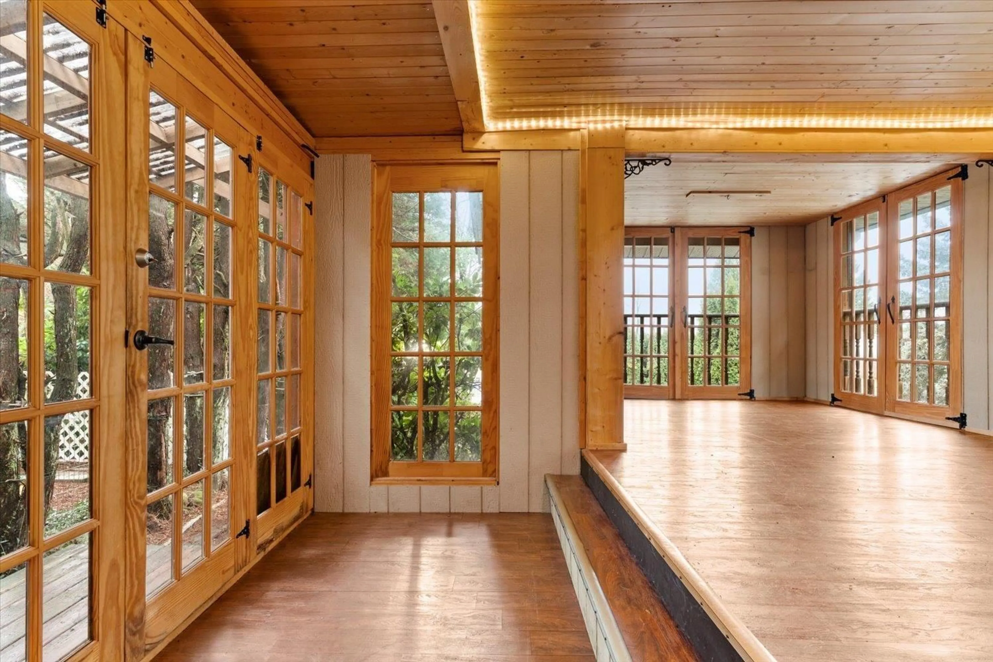 Indoor foyer for 32617 BADGER AVENUE, Mission British Columbia V2V5H8