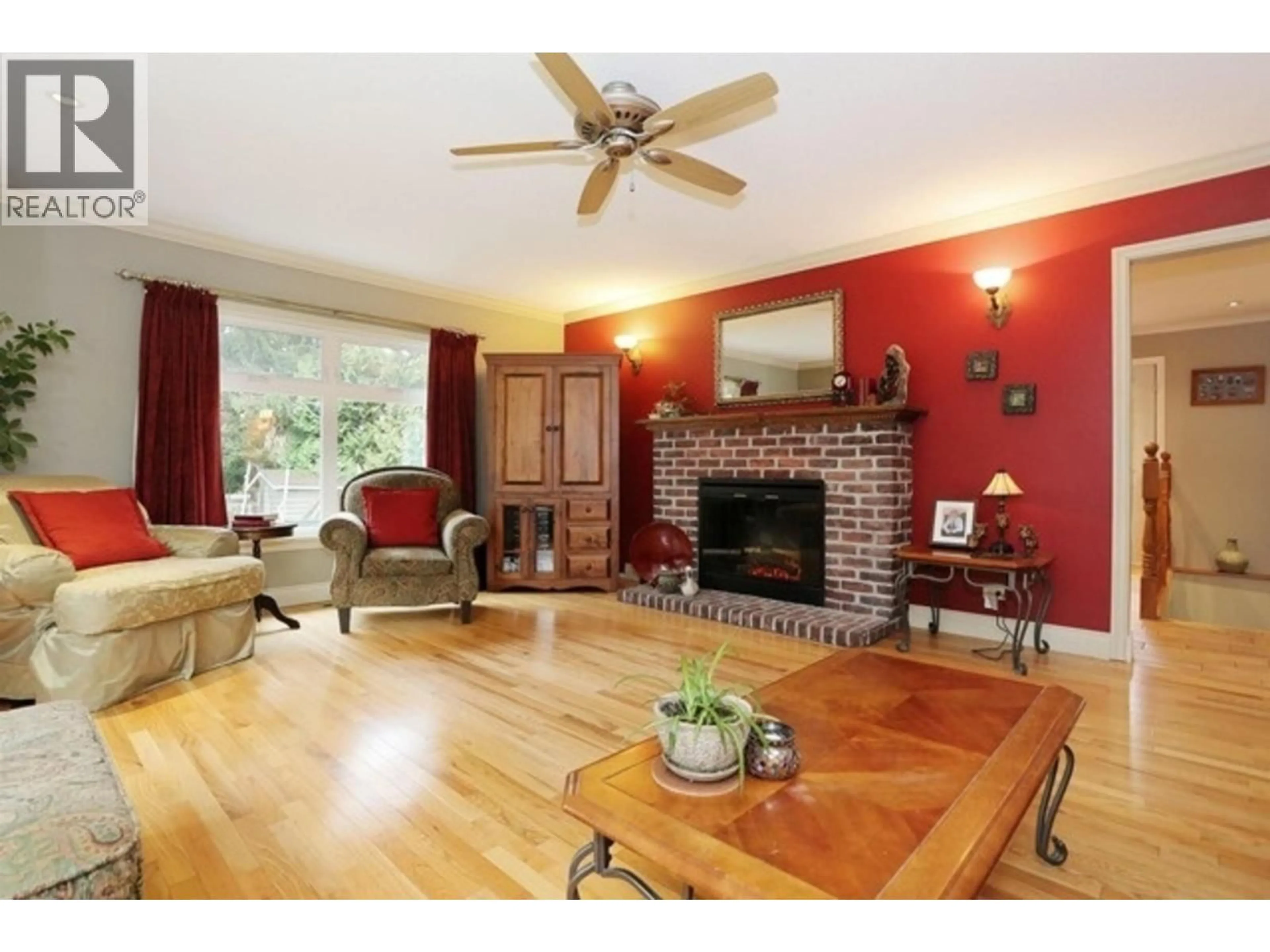 Living room with furniture, wood/laminate floor for 5214 12 AVENUE, Delta British Columbia V4M2A8