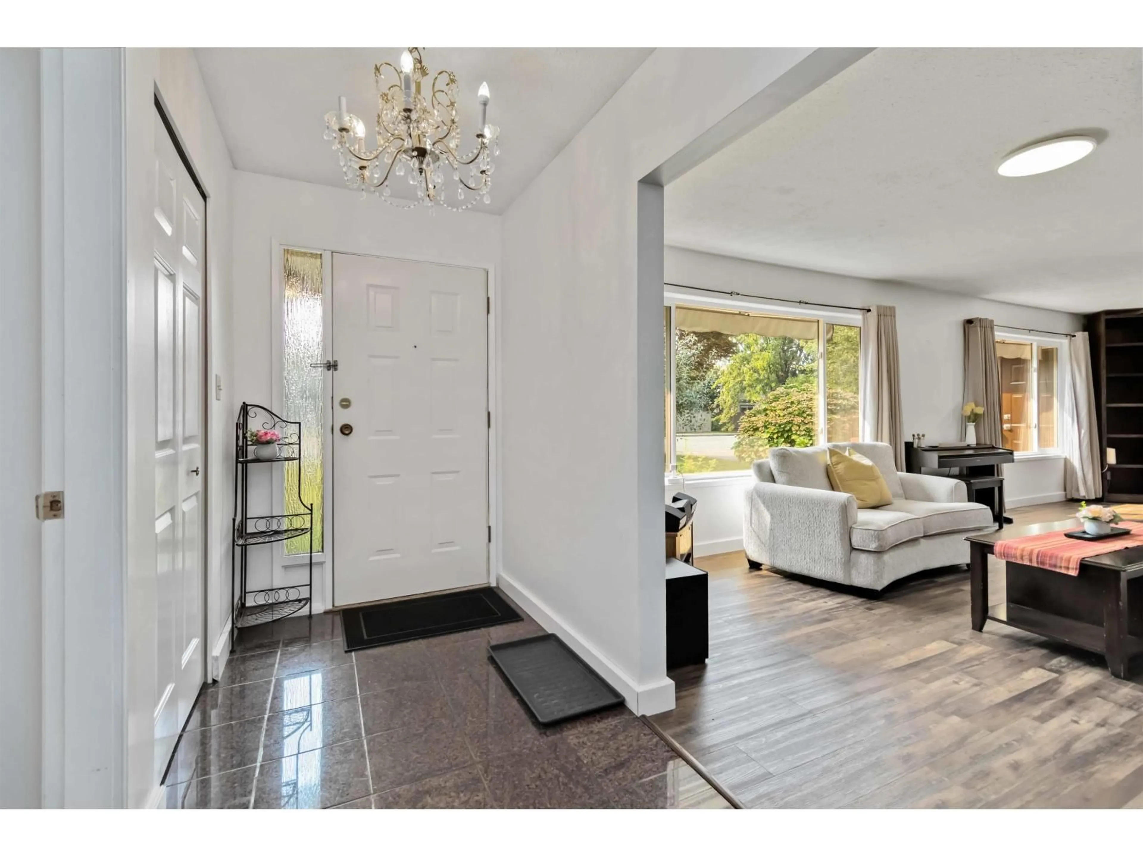 Indoor entryway for 9220 COOTE STREET, Chilliwack British Columbia V2P6B5