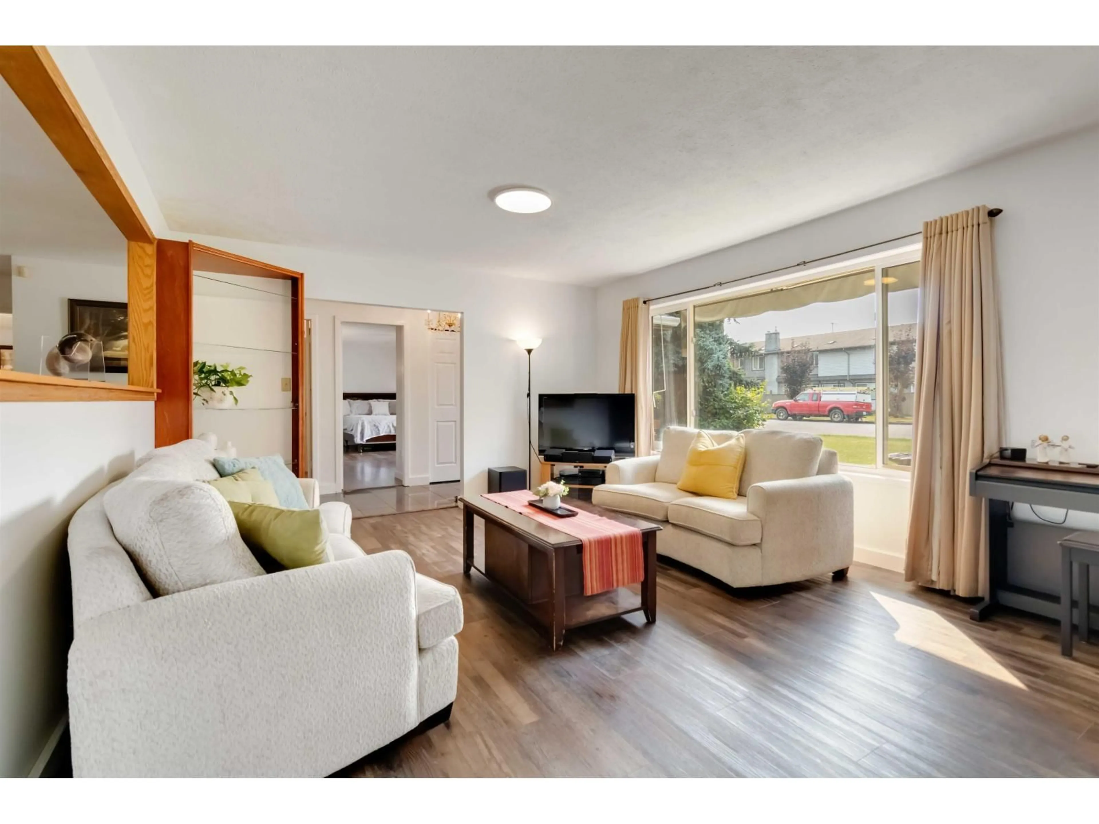 Living room with furniture, wood/laminate floor for 9220 COOTE STREET, Chilliwack British Columbia V2P6B5