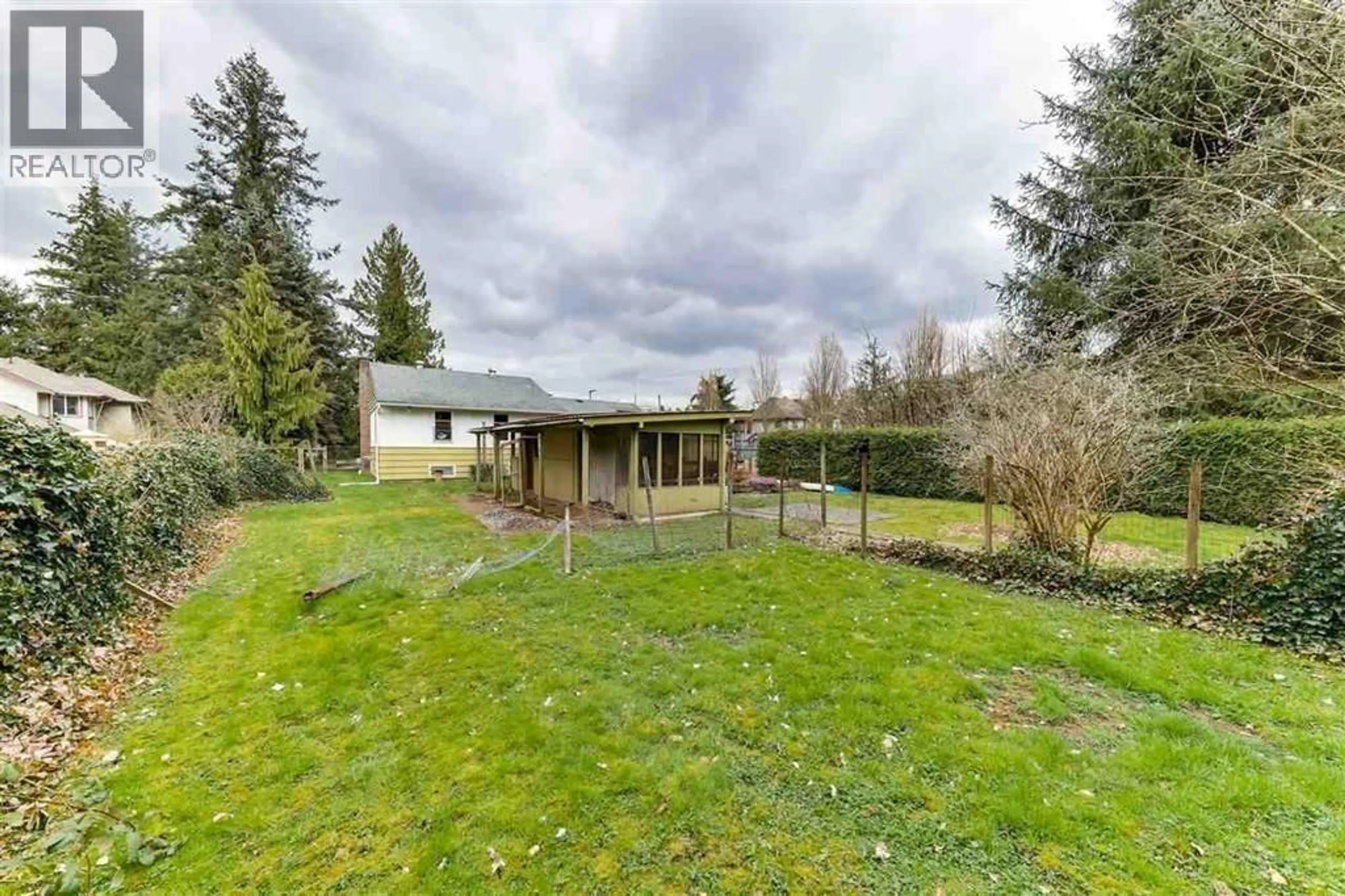 A pic from outside/outdoor area/front of a property/back of a property/a pic from drone, unknown for 20994 LOUGHEED HIGHWAY, Maple Ridge British Columbia V2X2R3