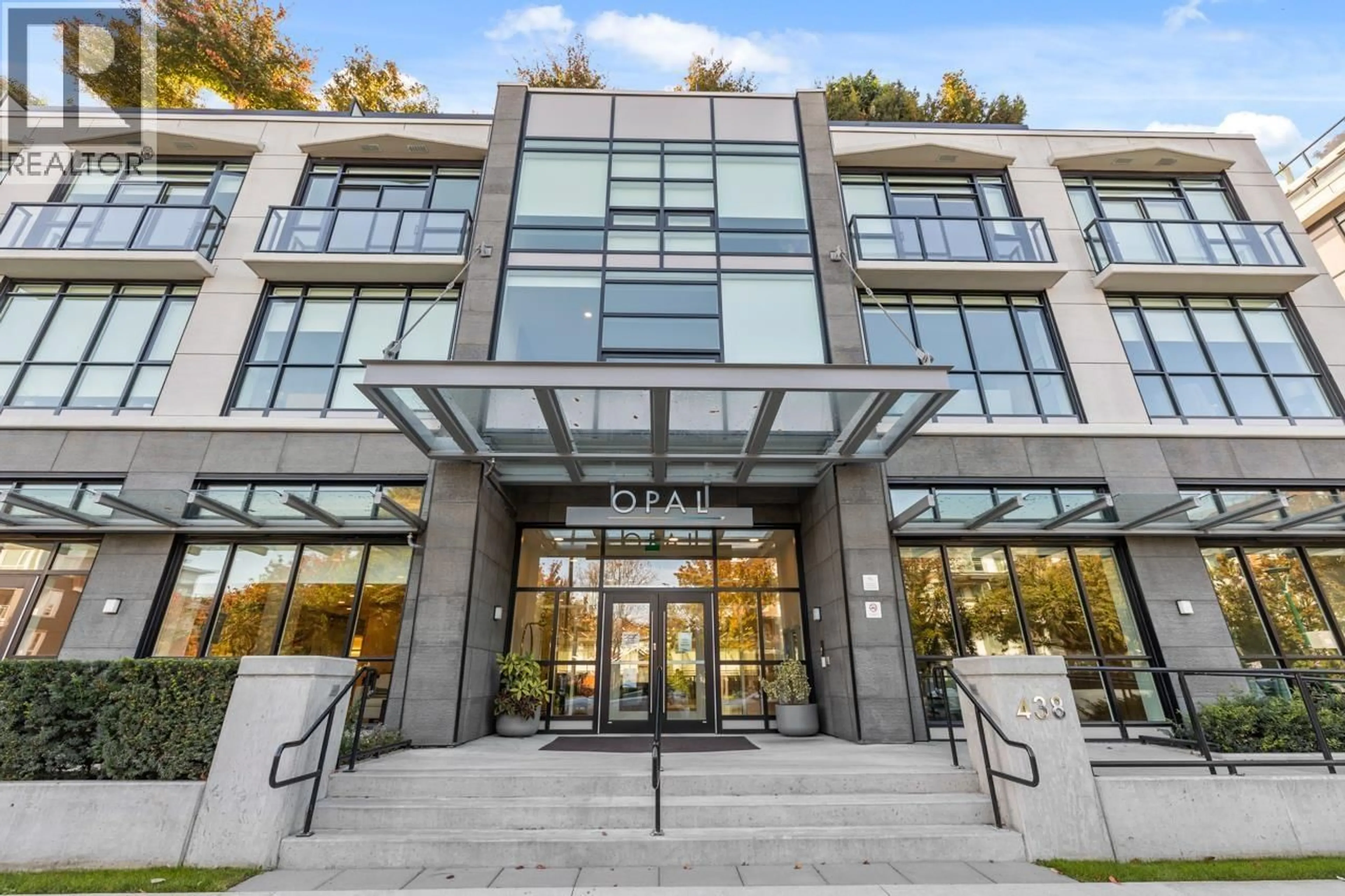 Indoor foyer for 578 - 438 KING EDWARD AVENUE, Vancouver British Columbia V5Y0M5