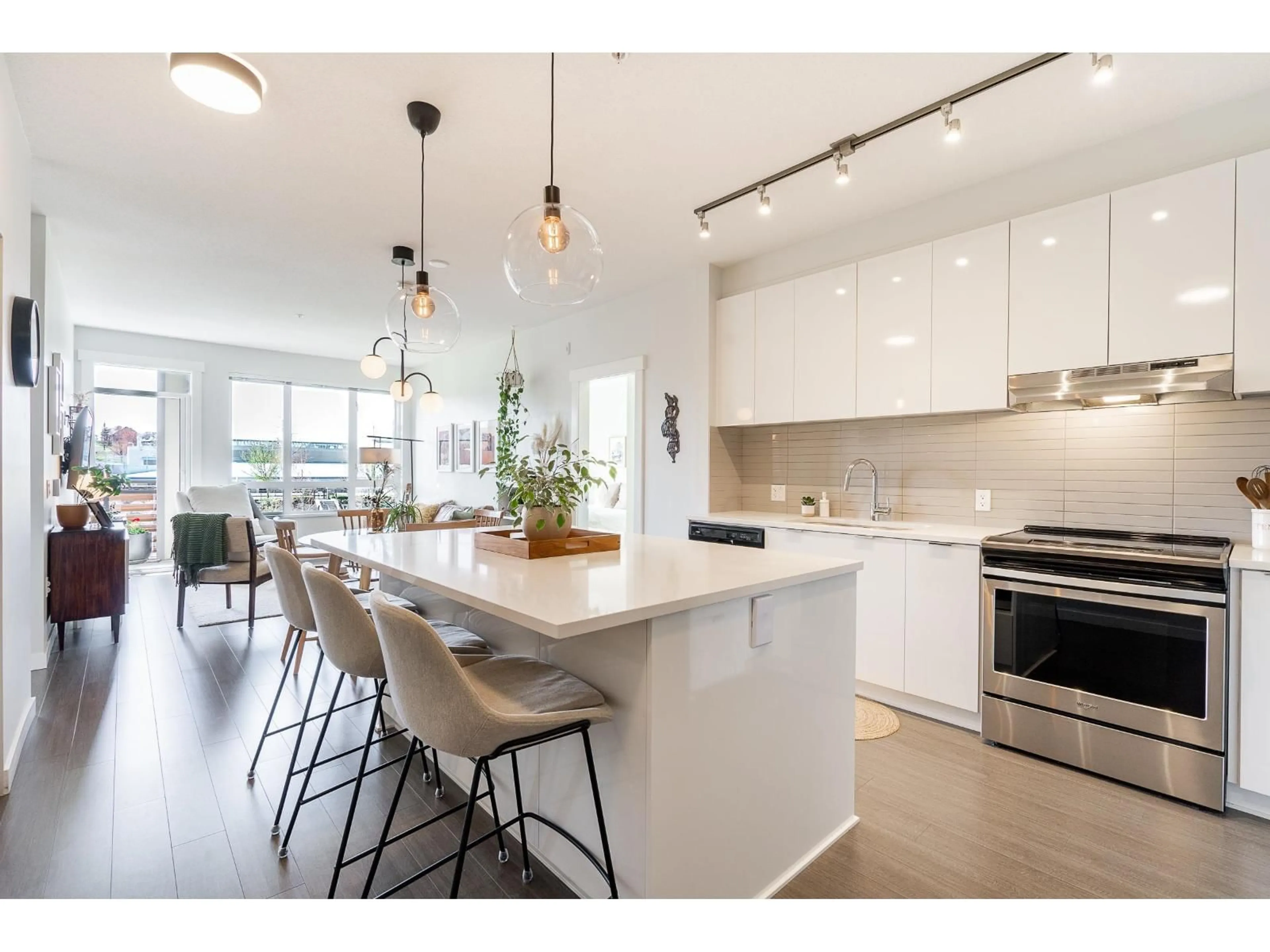 Open concept kitchen, unknown for 301 - 31158 WESTRIDGE PLACE, Abbotsford British Columbia V2T0K5