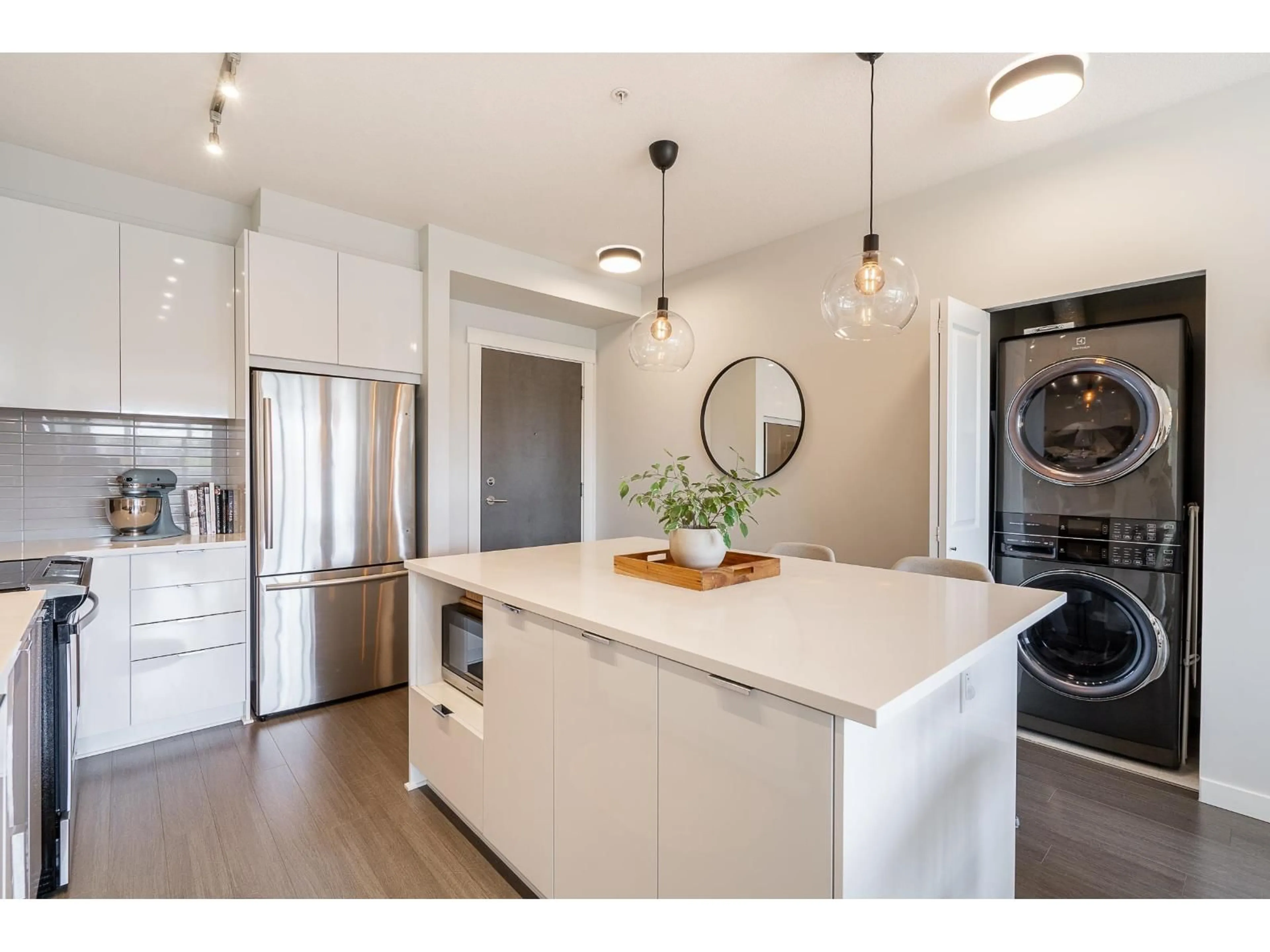 Open concept kitchen, unknown for 301 - 31158 WESTRIDGE PLACE, Abbotsford British Columbia V2T0K5