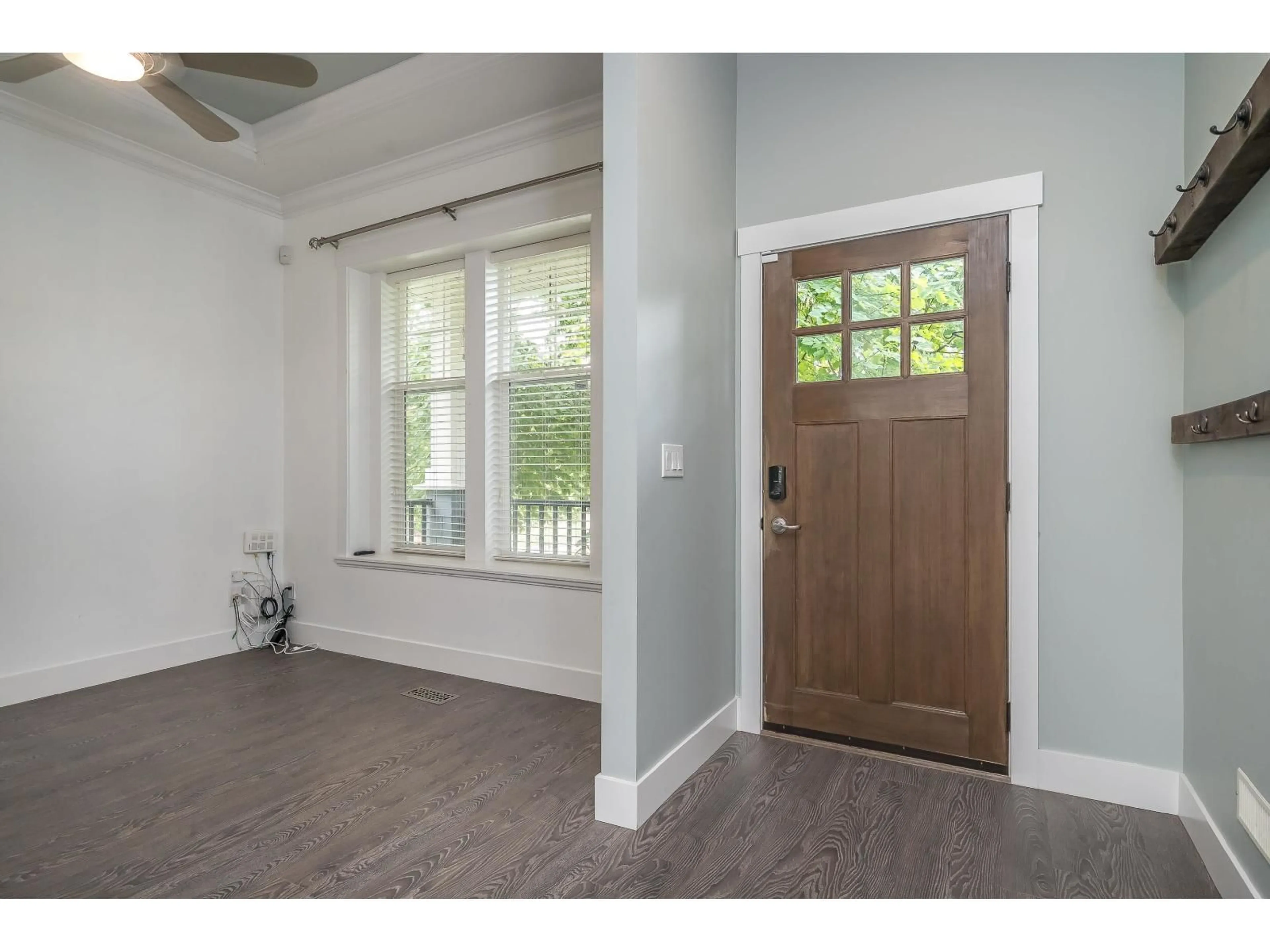 Indoor entryway for 7343 191B STREET, Surrey British Columbia V5N0B4