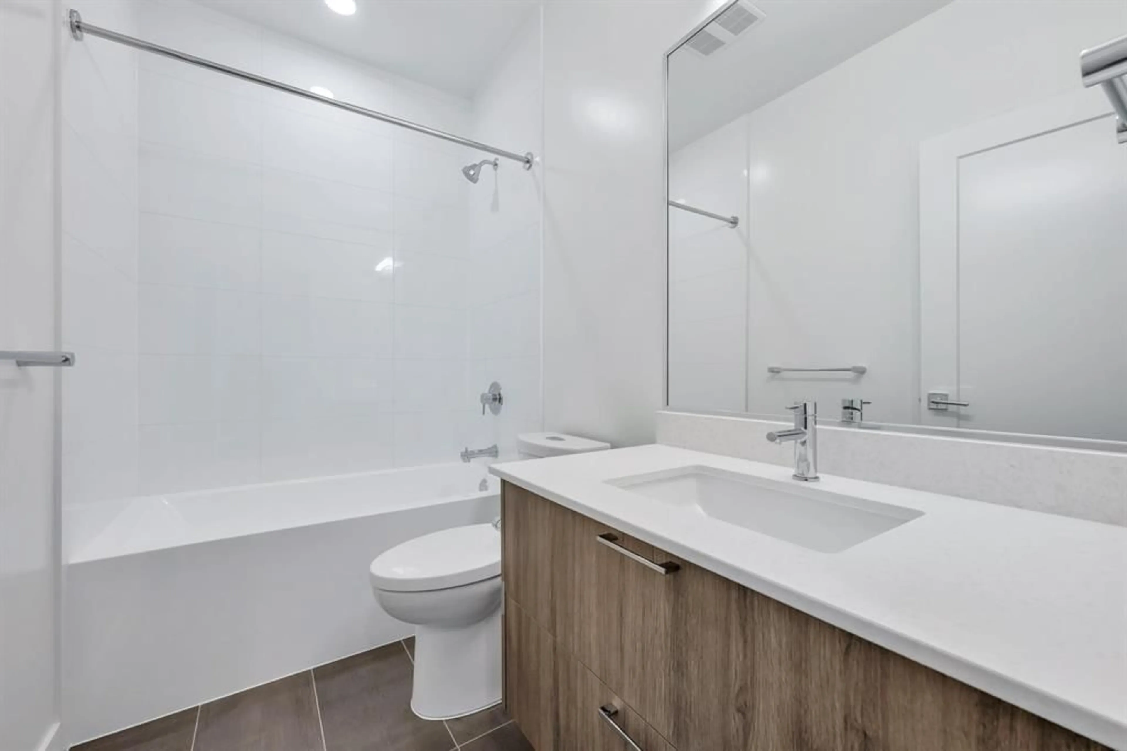 Standard bathroom, unknown for 3306 - 8551 201 STREET, Langley British Columbia V2Y3Y4