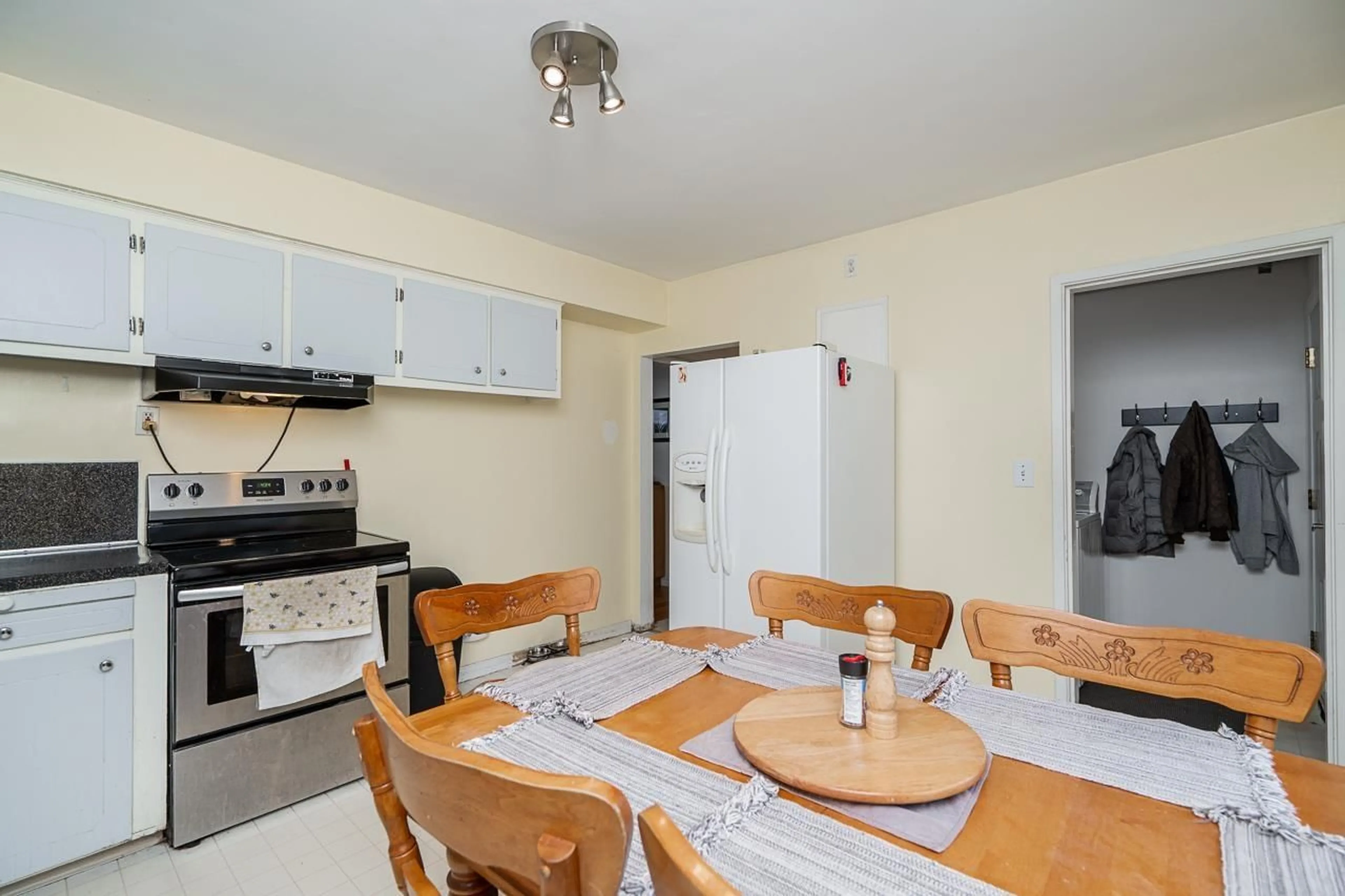 Standard kitchen, unknown for 11031 131A STREET, Surrey British Columbia V3T3S1