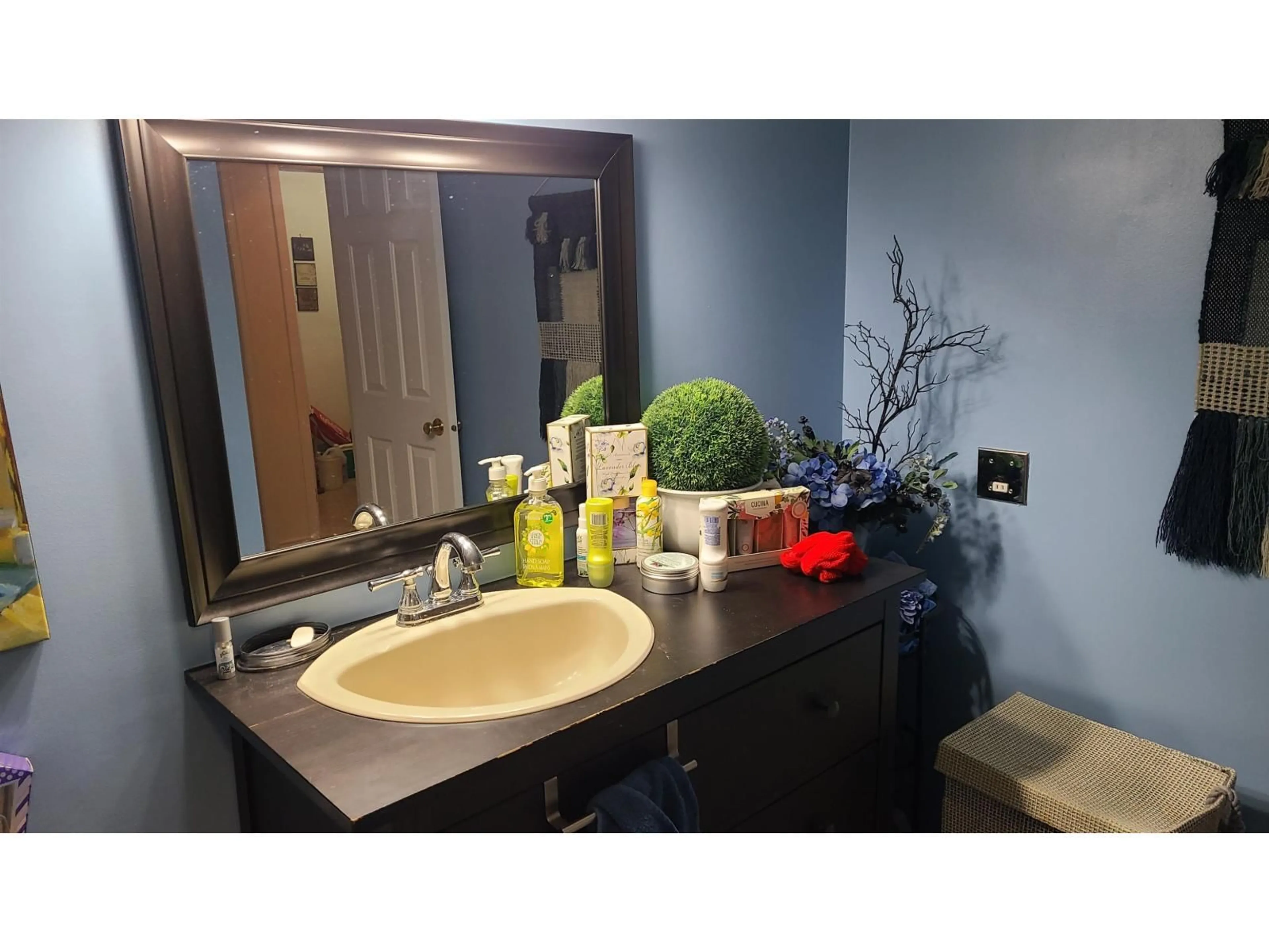 Contemporary bathroom, ceramic/tile floor for 306 - 1354 WINTER STREET, White Rock British Columbia V4B3Y1