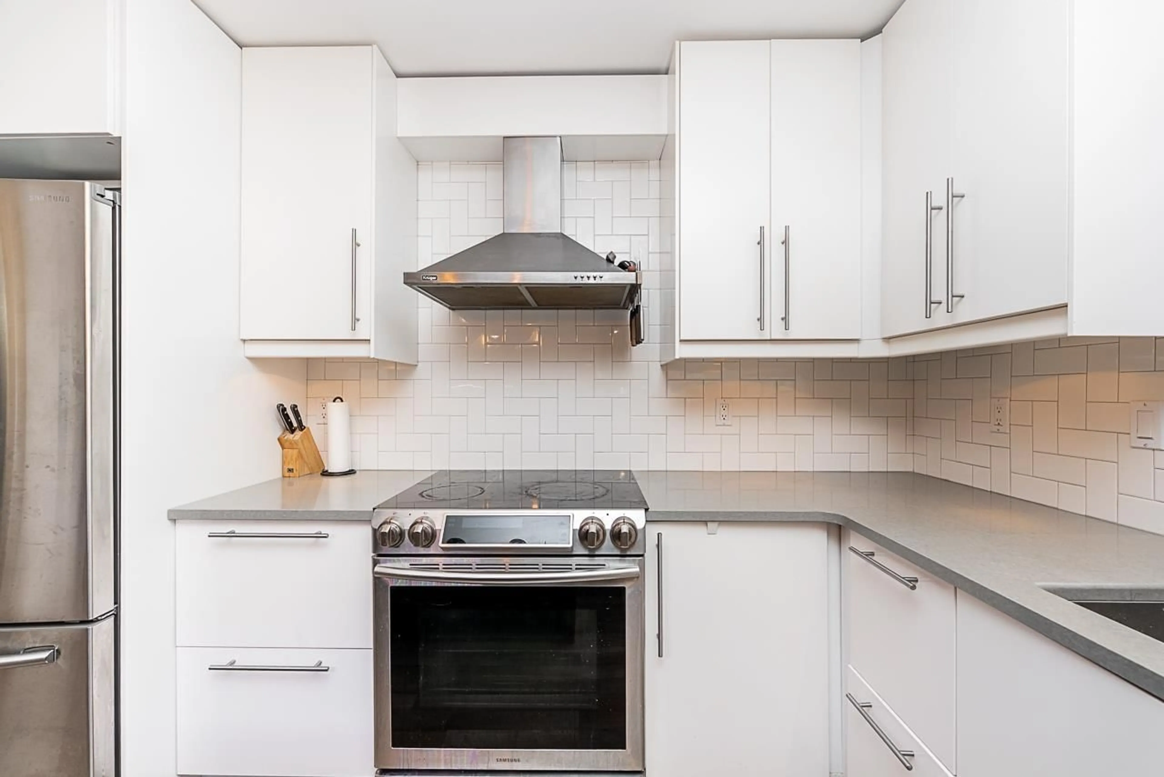 Standard kitchen, unknown for 410 - 13939 LAUREL DRIVE, Surrey British Columbia V3T1A8