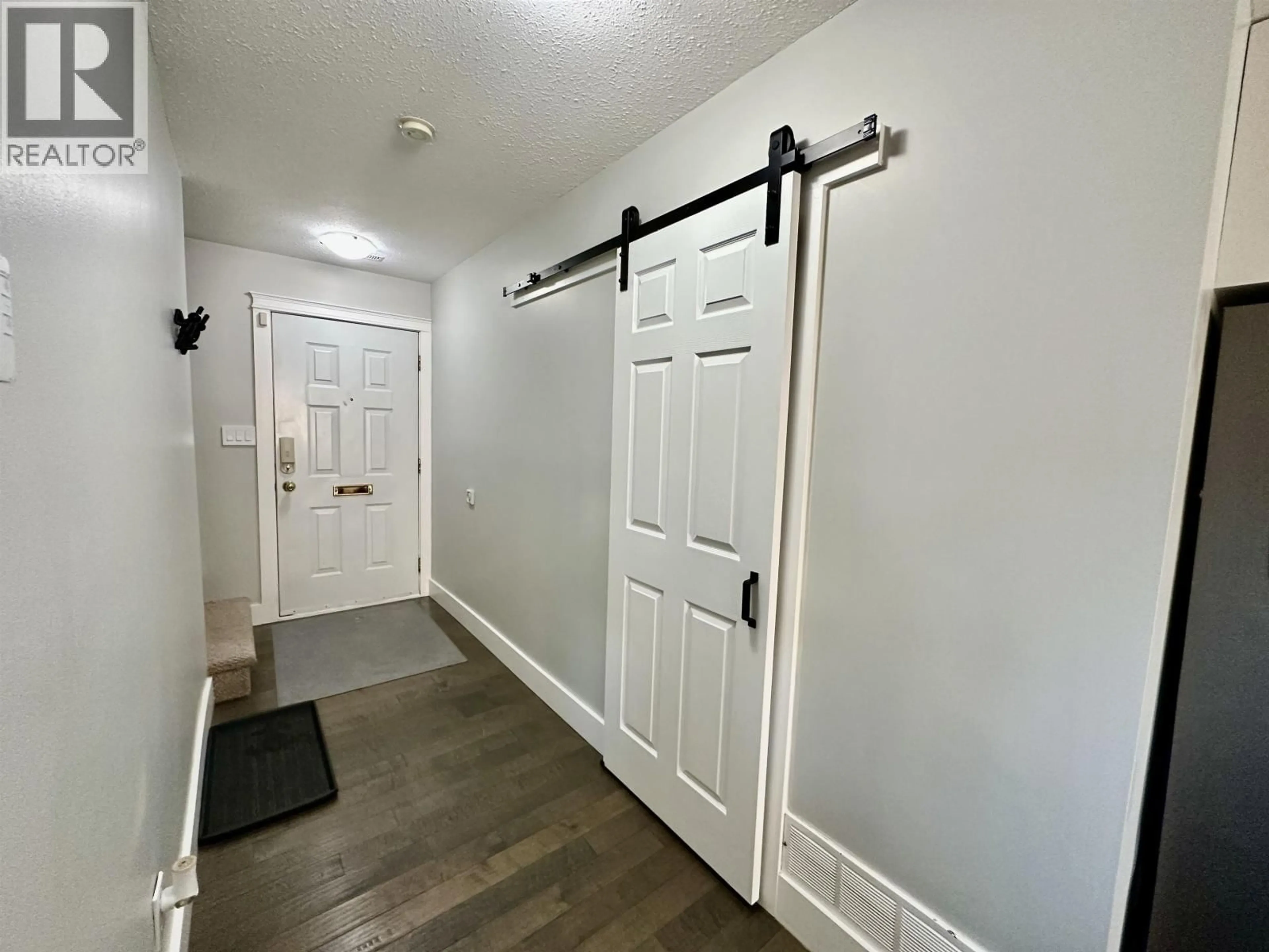 Indoor entryway for B - 8923 102 AVENUE, Fort St. John British Columbia V1J5G4