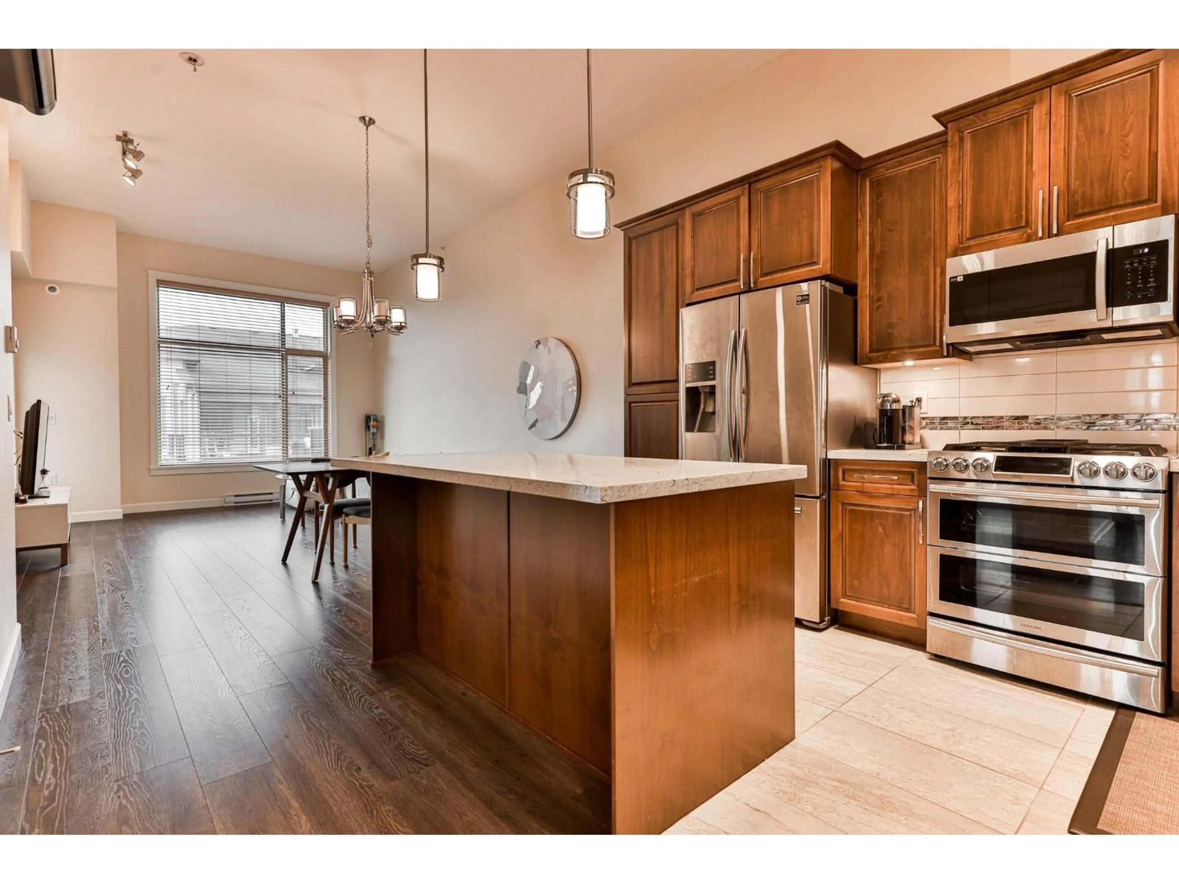 Open concept kitchen, wood/laminate floor for B627 - 20716 WILLOUGHBY TOWN CENTER DRIVE, Langley British Columbia V2Y3J8