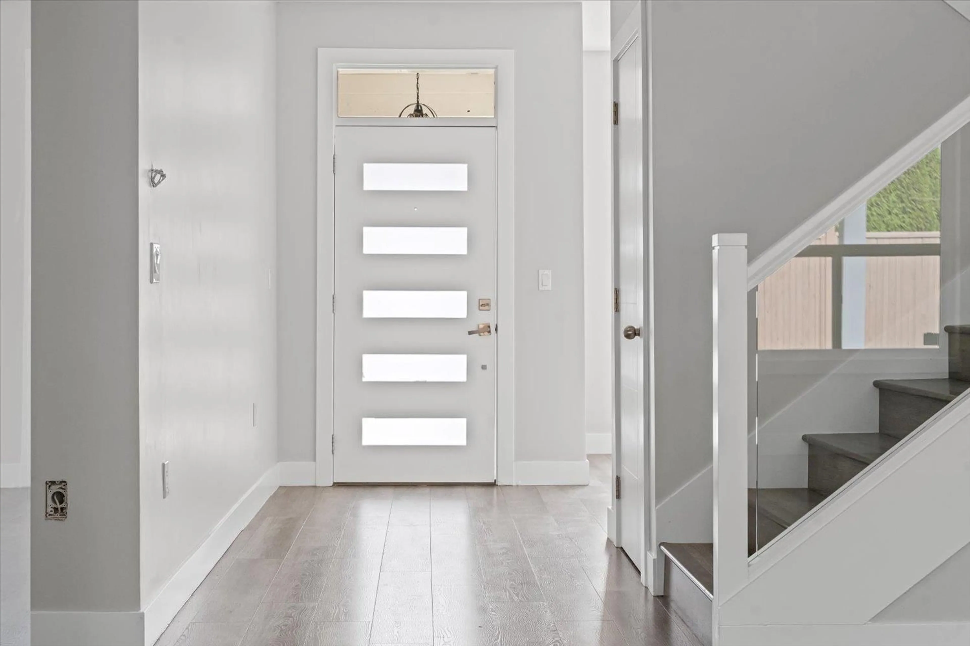 Indoor entryway for 853 WILLOW PLACE, Harrison Hot Springs British Columbia V0M1K0