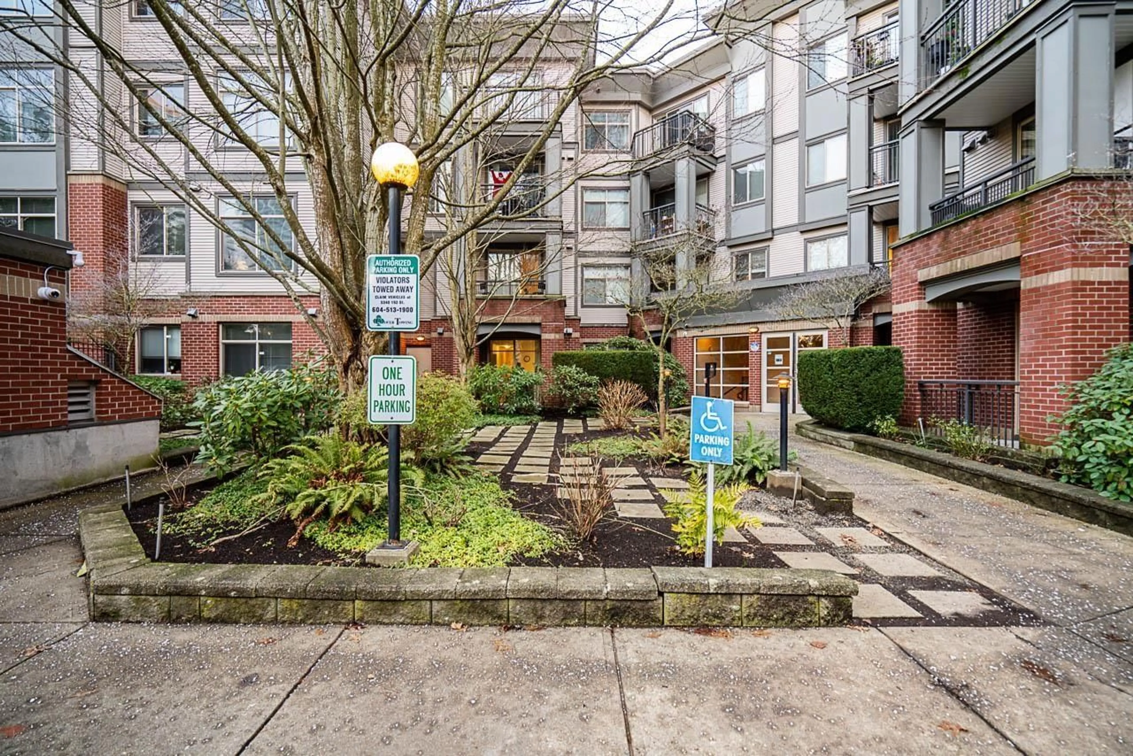 Patio, street for 117 - 10499 UNIVERSITY DRIVE, Surrey British Columbia V3T0A4