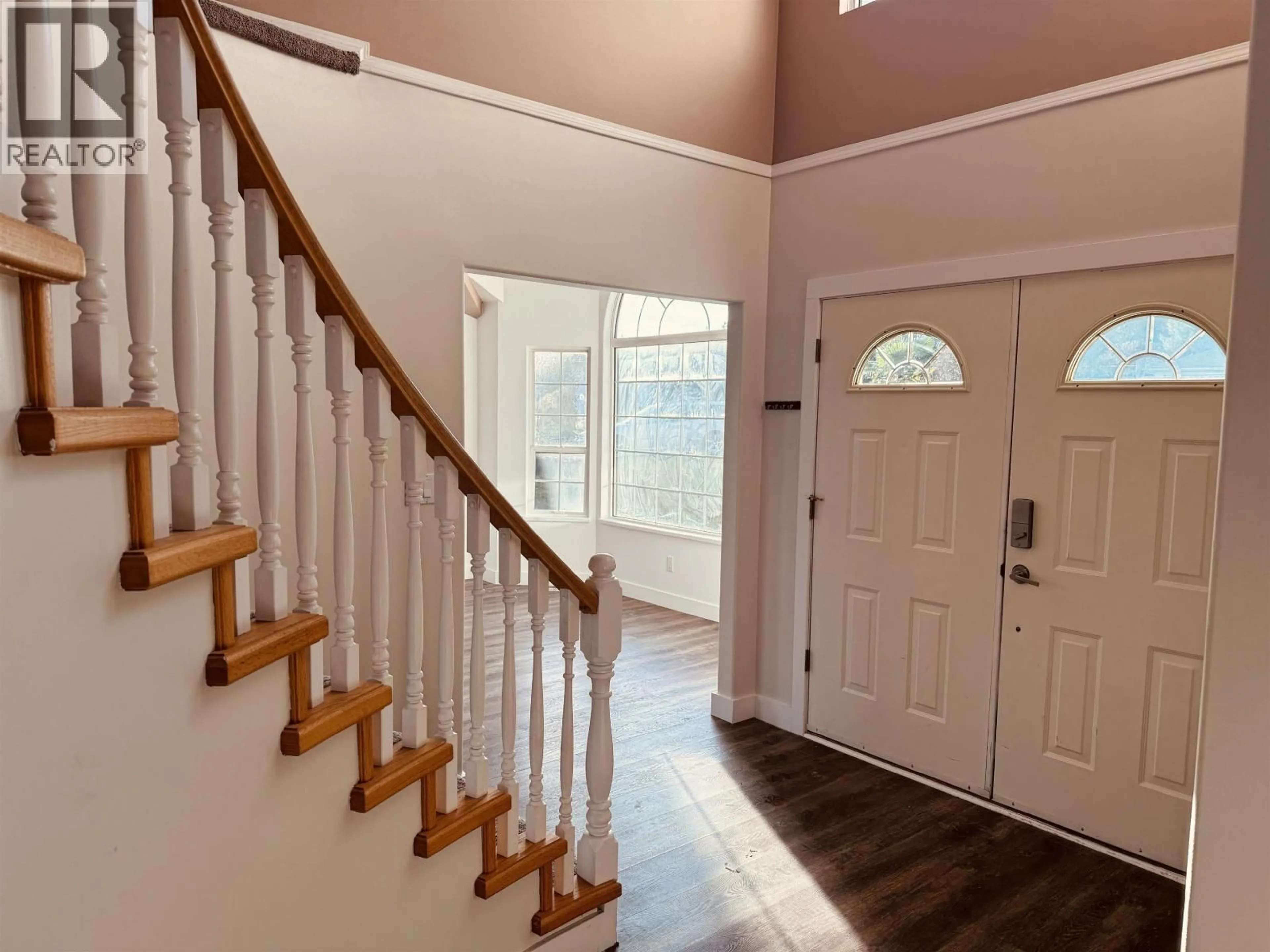 Indoor entryway for 522 EAGLECREST DRIVE, Gibsons British Columbia V0N1V8