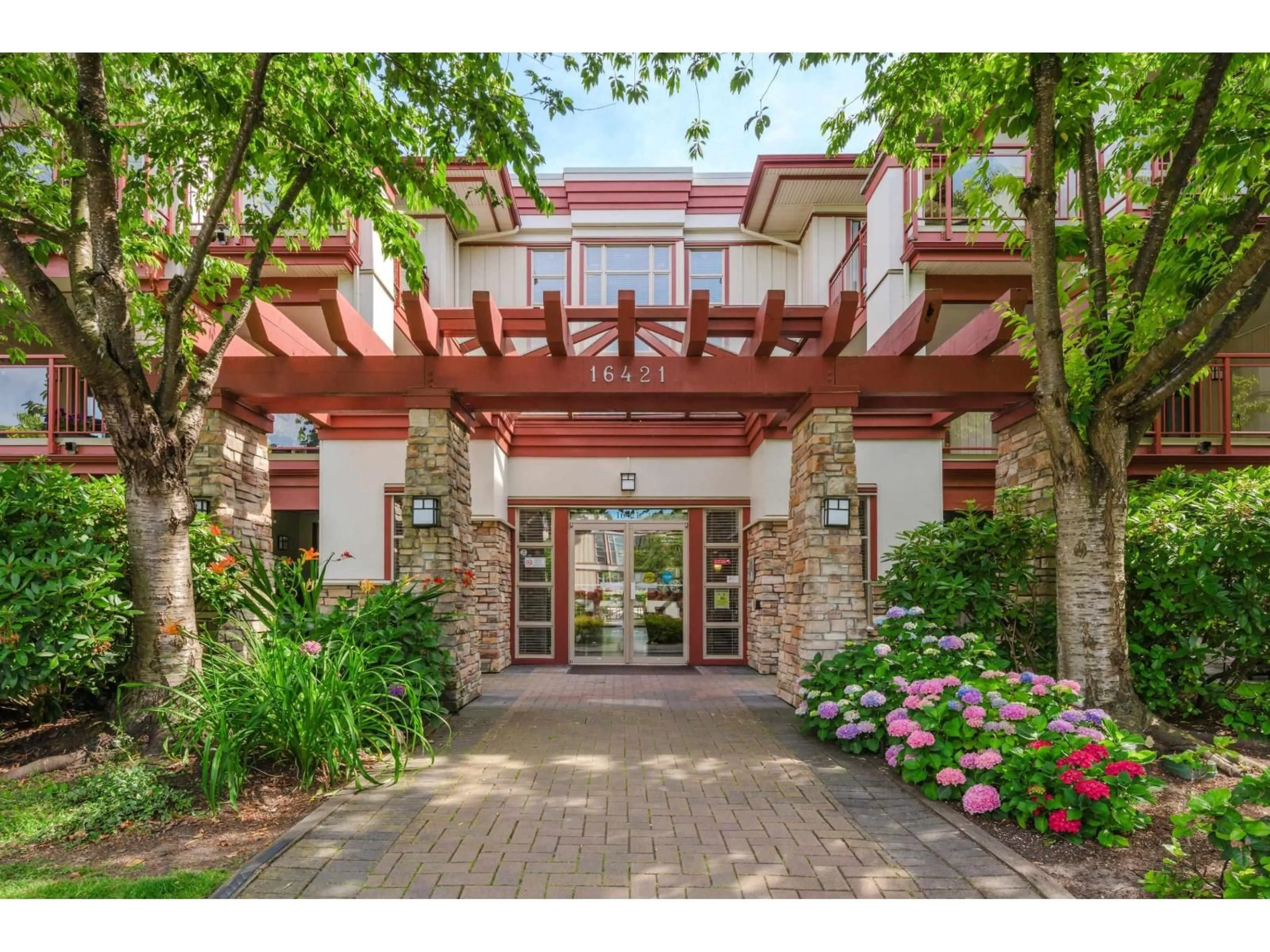 Indoor entryway for 201 - 16421 64 AVENUE, Surrey British Columbia V3S6V7