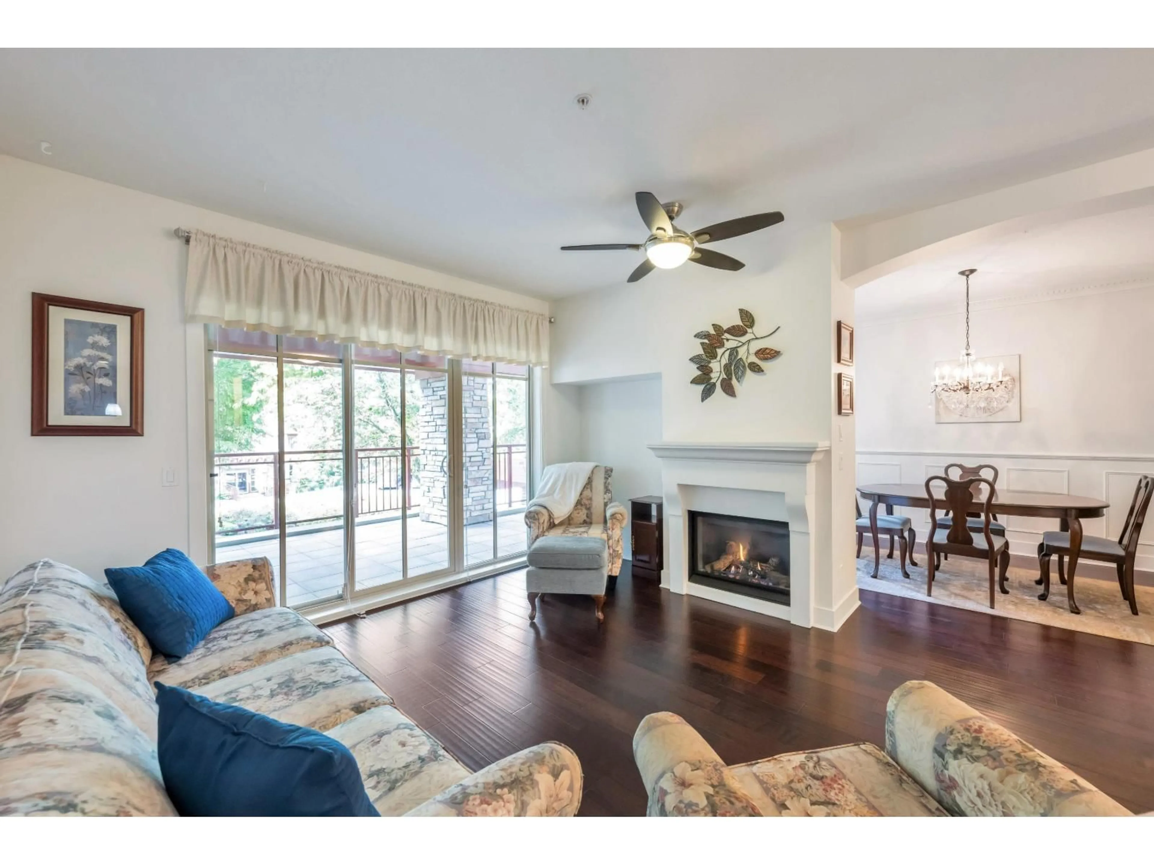 Living room with furniture, wood/laminate floor for 201 - 16421 64 AVENUE, Surrey British Columbia V3S6V7