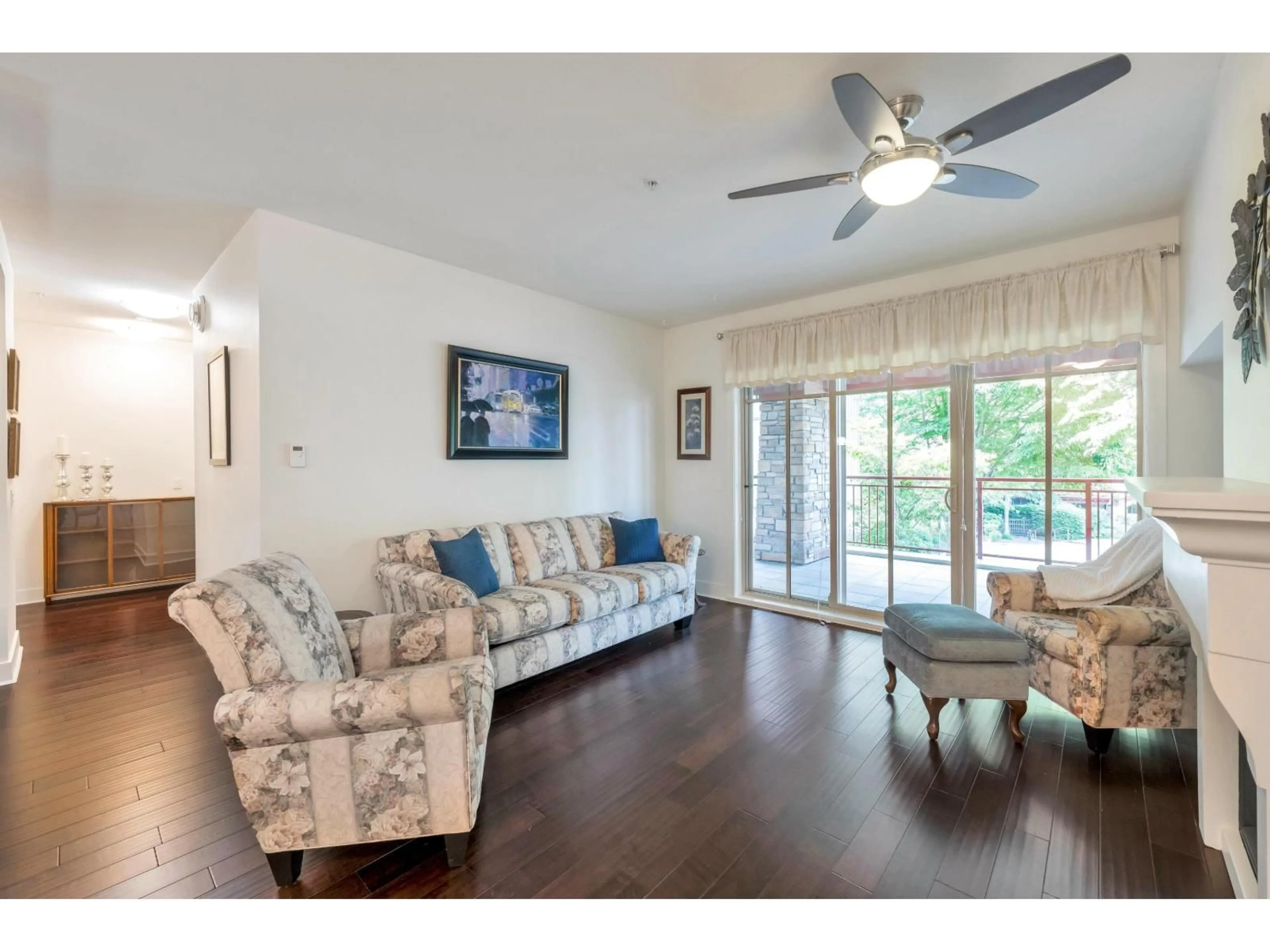 Living room with furniture, wood/laminate floor for 201 - 16421 64 AVENUE, Surrey British Columbia V3S6V7