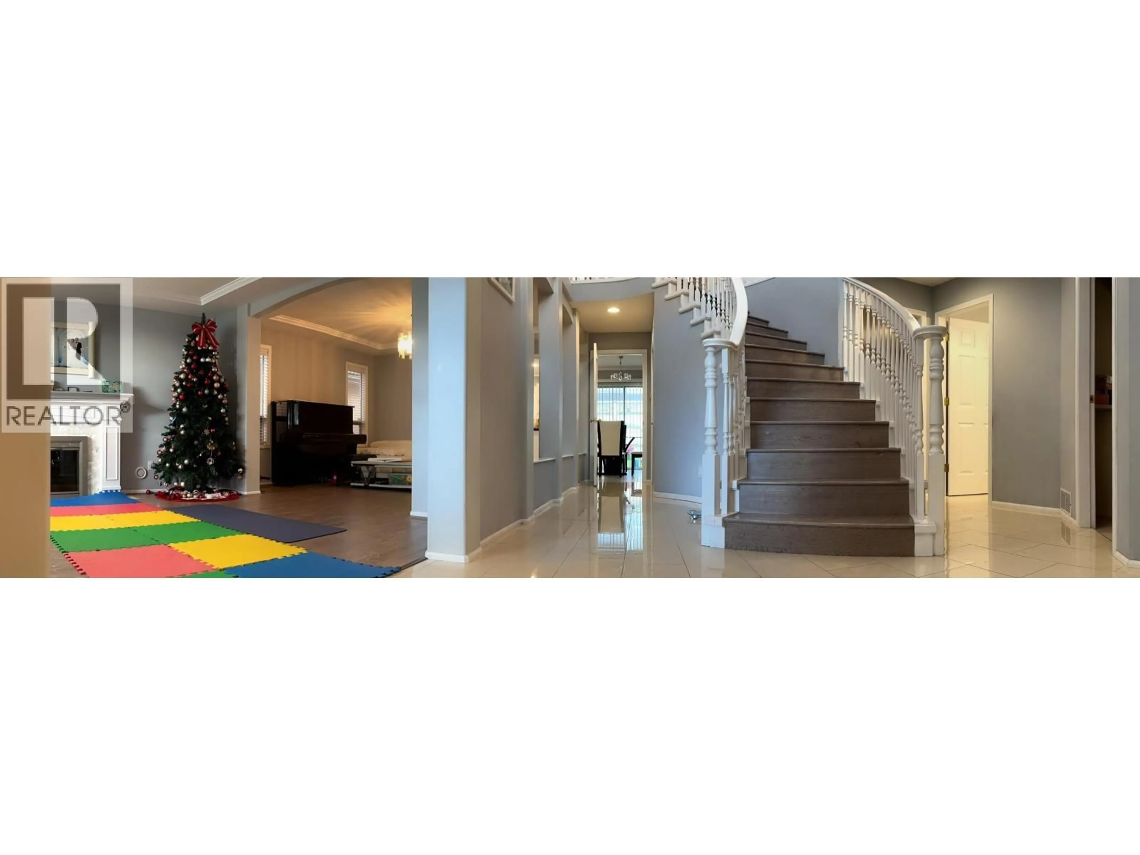 Indoor foyer for 3638 KILBY COURT, Richmond British Columbia V6X3M9