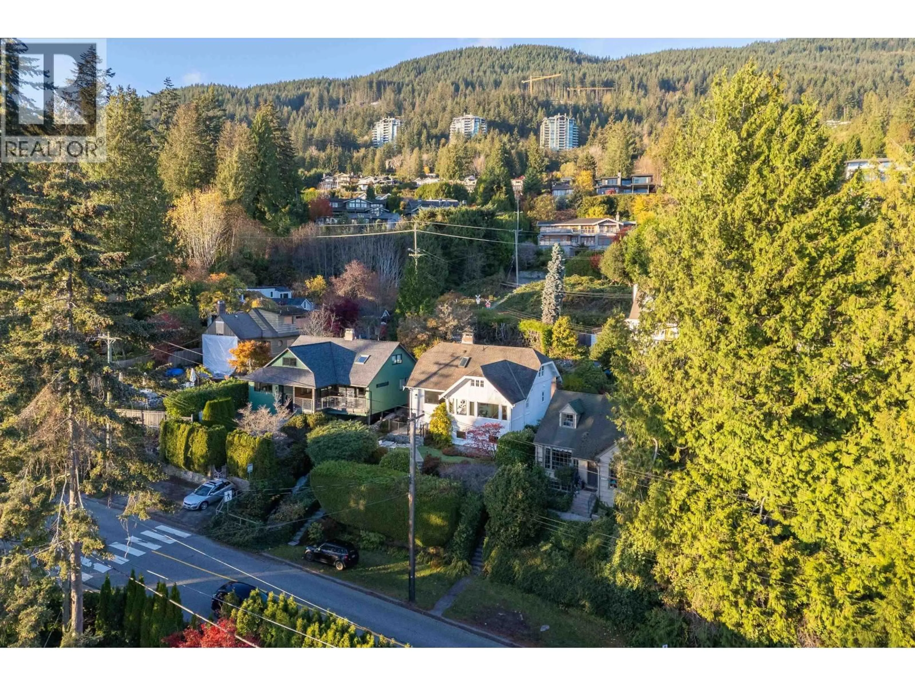 A pic from outside/outdoor area/front of a property/back of a property/a pic from drone, mountain view for 3260 TRAVERS AVENUE, West Vancouver British Columbia V7V1G5