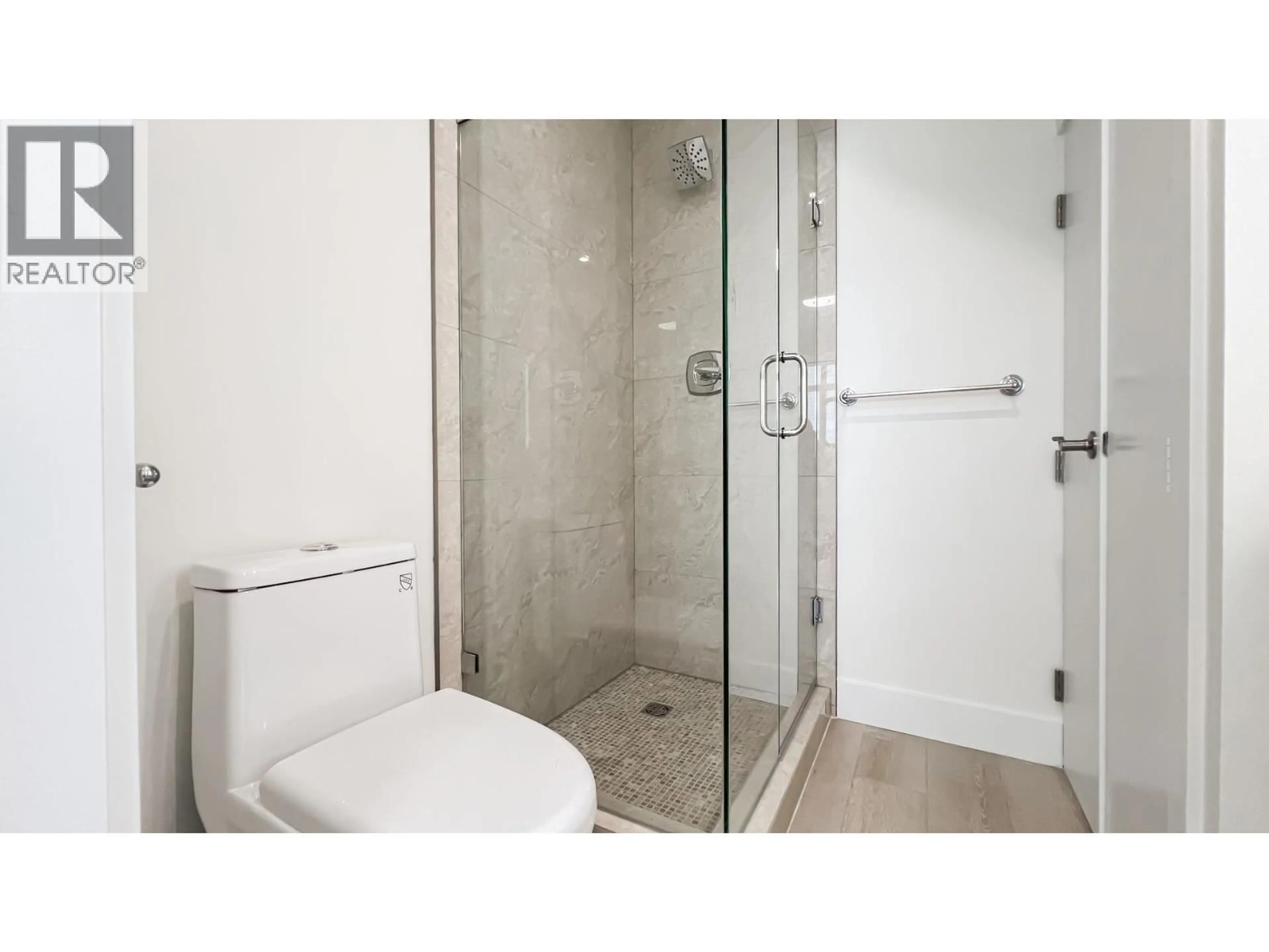 Standard bathroom, ceramic/tile floor for 1157 KEEFER STREET, Vancouver British Columbia V6A1Z2