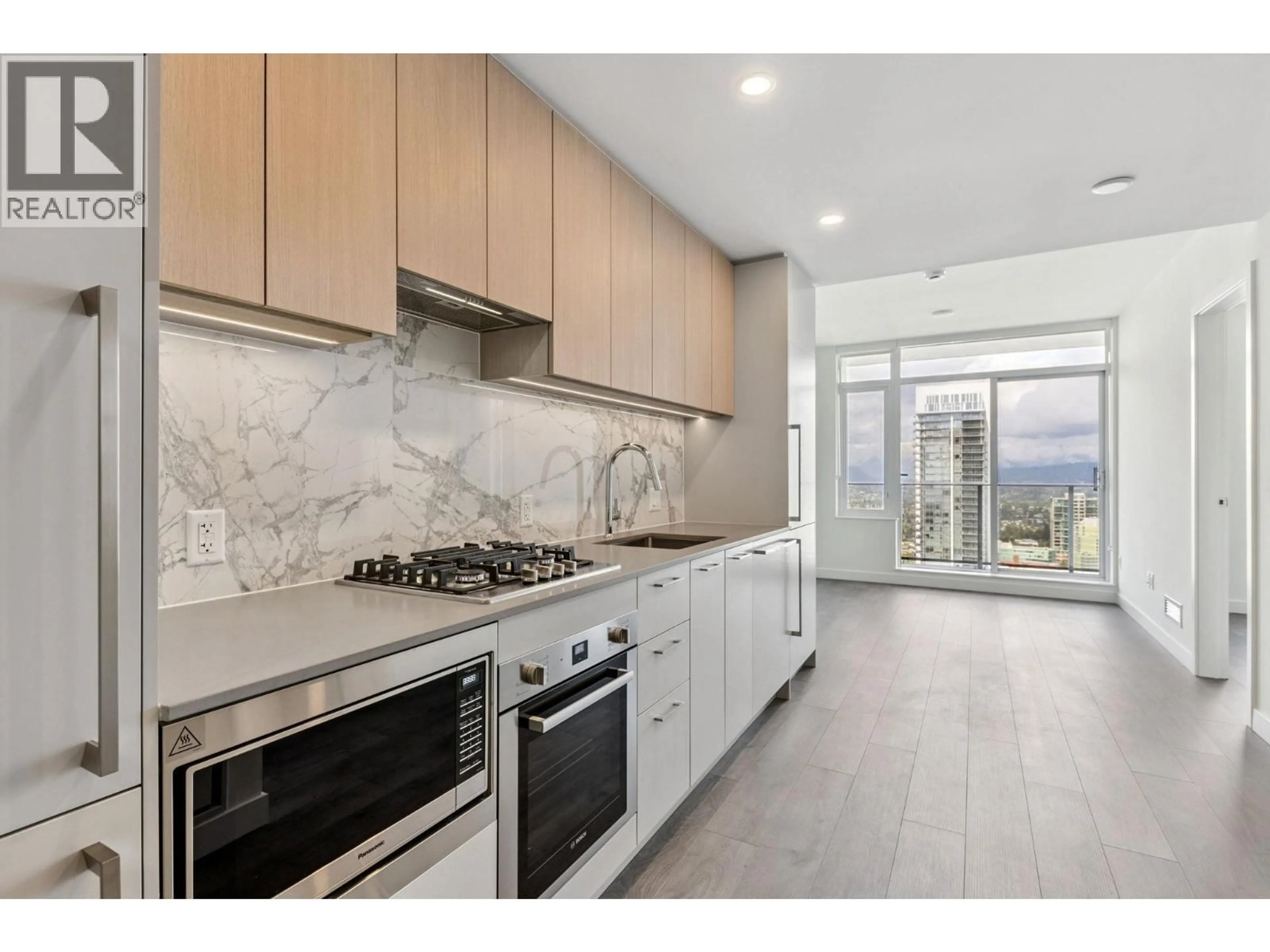Open concept kitchen, ceramic/tile floor for 3208 - 6468 WILLINGDON AVENUE, Burnaby British Columbia V5H0L3