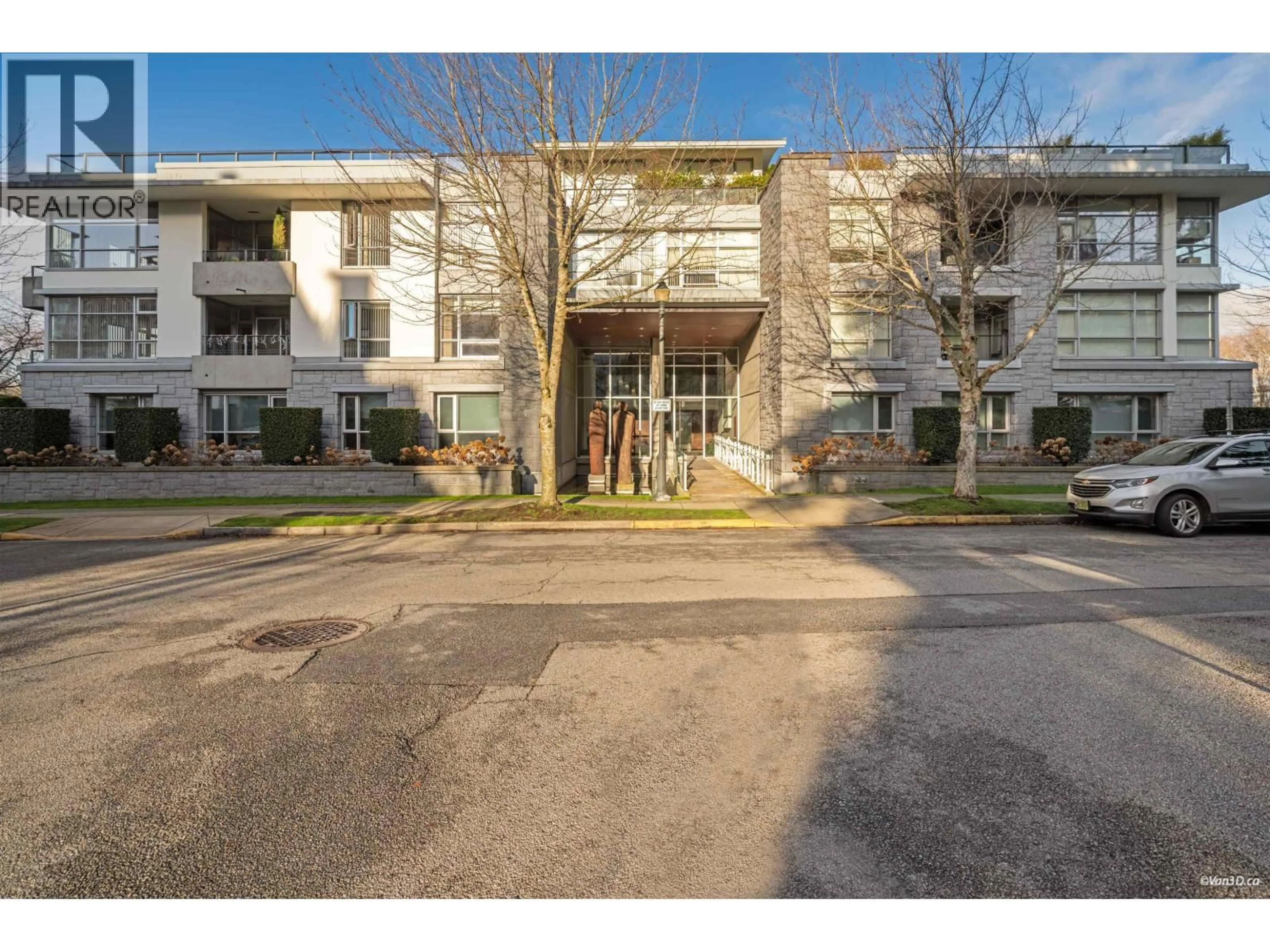 Indoor foyer for 107 - 6015 IONA DRIVE, Vancouver British Columbia V6T2J4