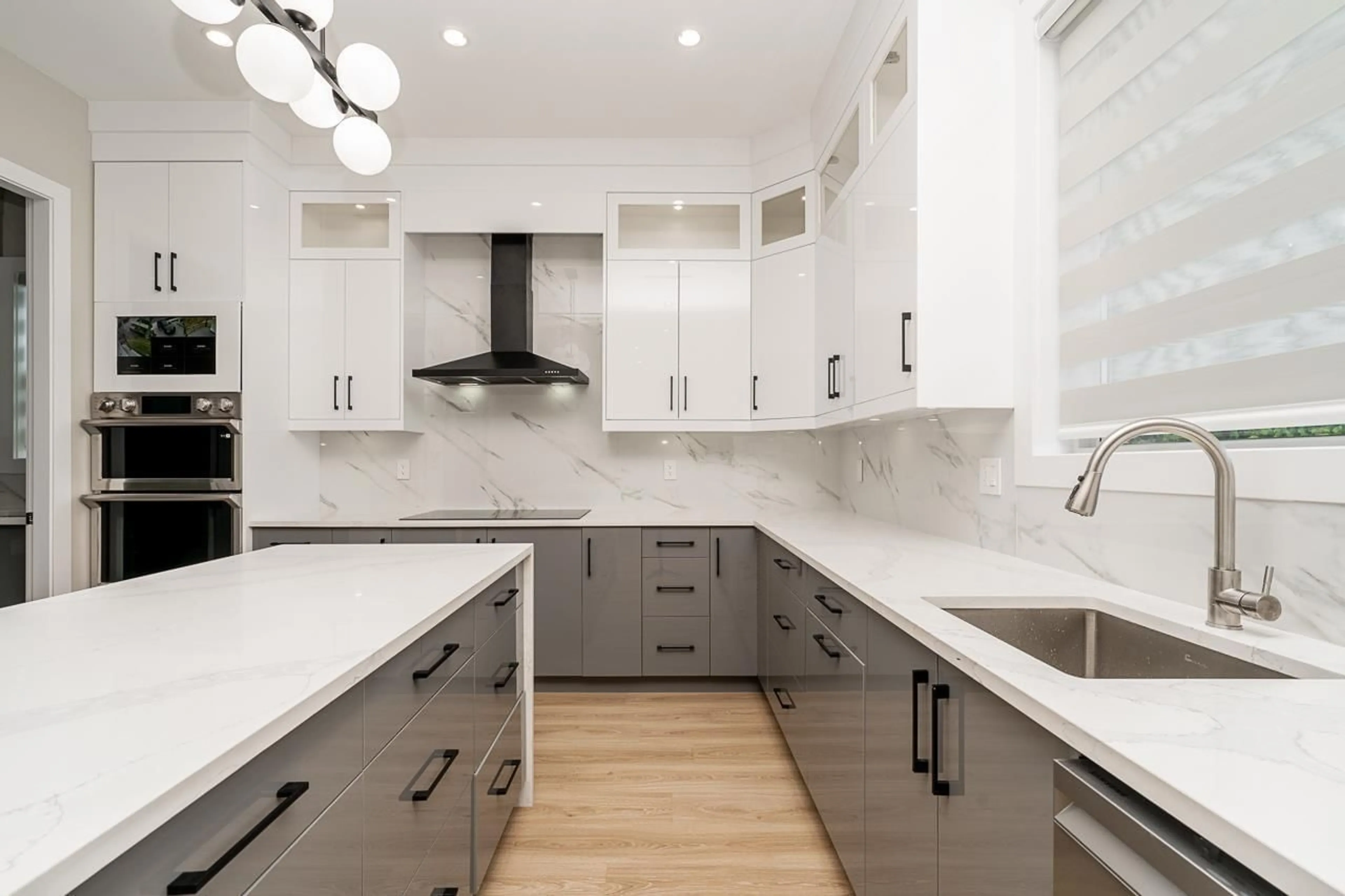 Contemporary kitchen, unknown for 13955 60  A AVENUE, Surrey British Columbia V3X1E1