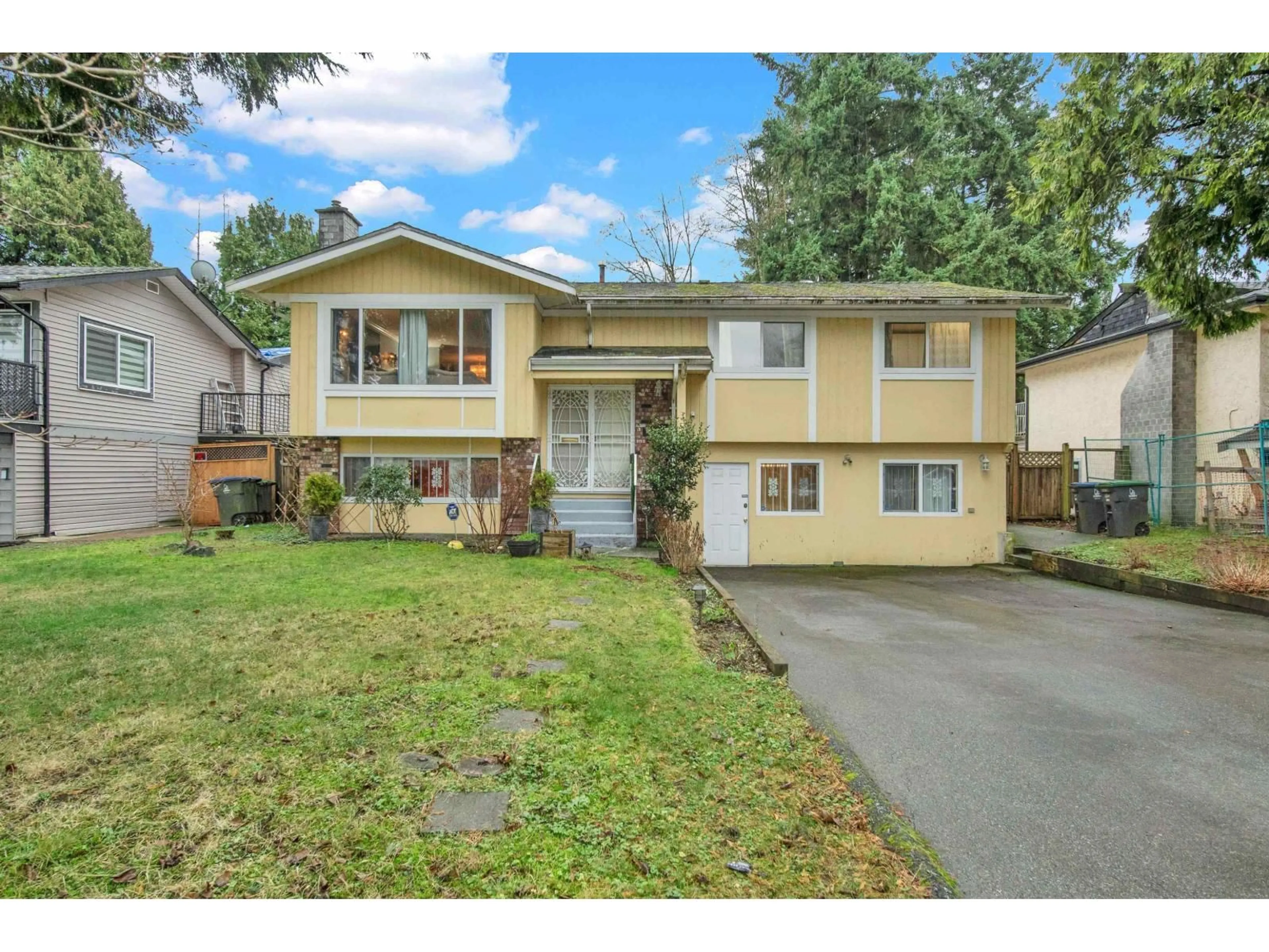 Home with vinyl exterior material, street for 12754 CAMPBELL PLACE, Surrey British Columbia V3V6C8