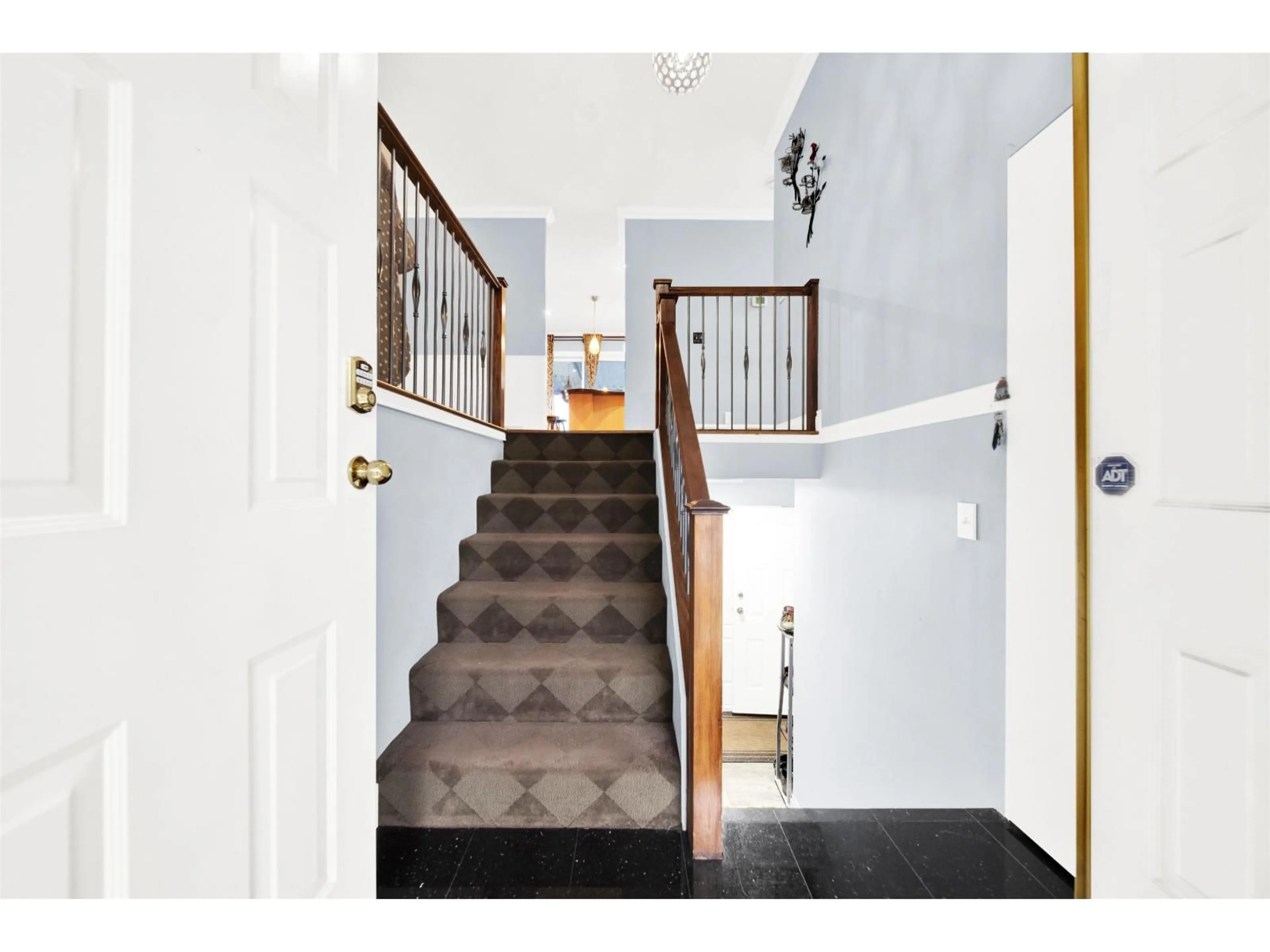 Indoor foyer for 12754 CAMPBELL PLACE, Surrey British Columbia V3V6C8