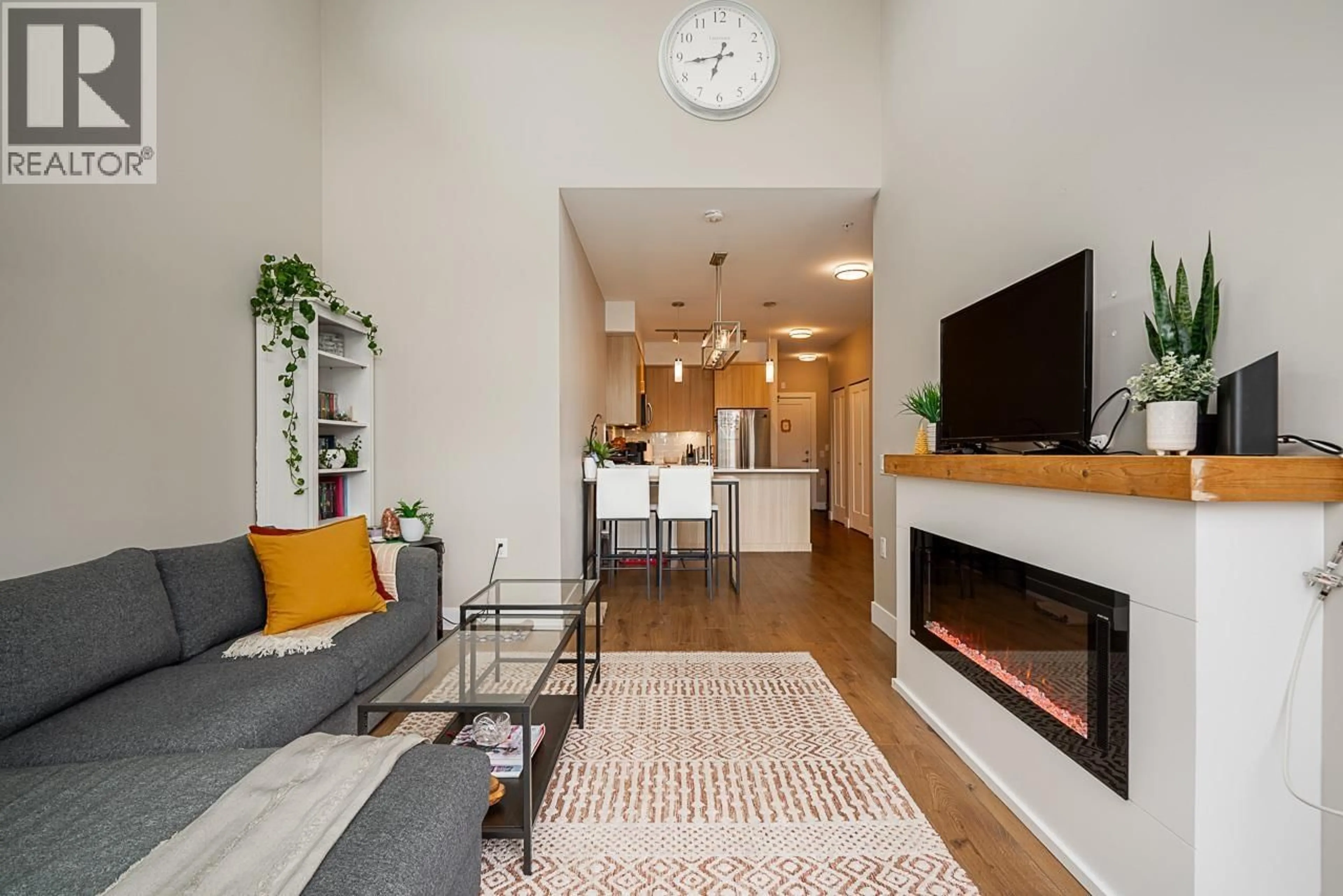 Living room with furniture, unknown for 402 - 12460 191 STREET, Pitt Meadows British Columbia V3Y2J2