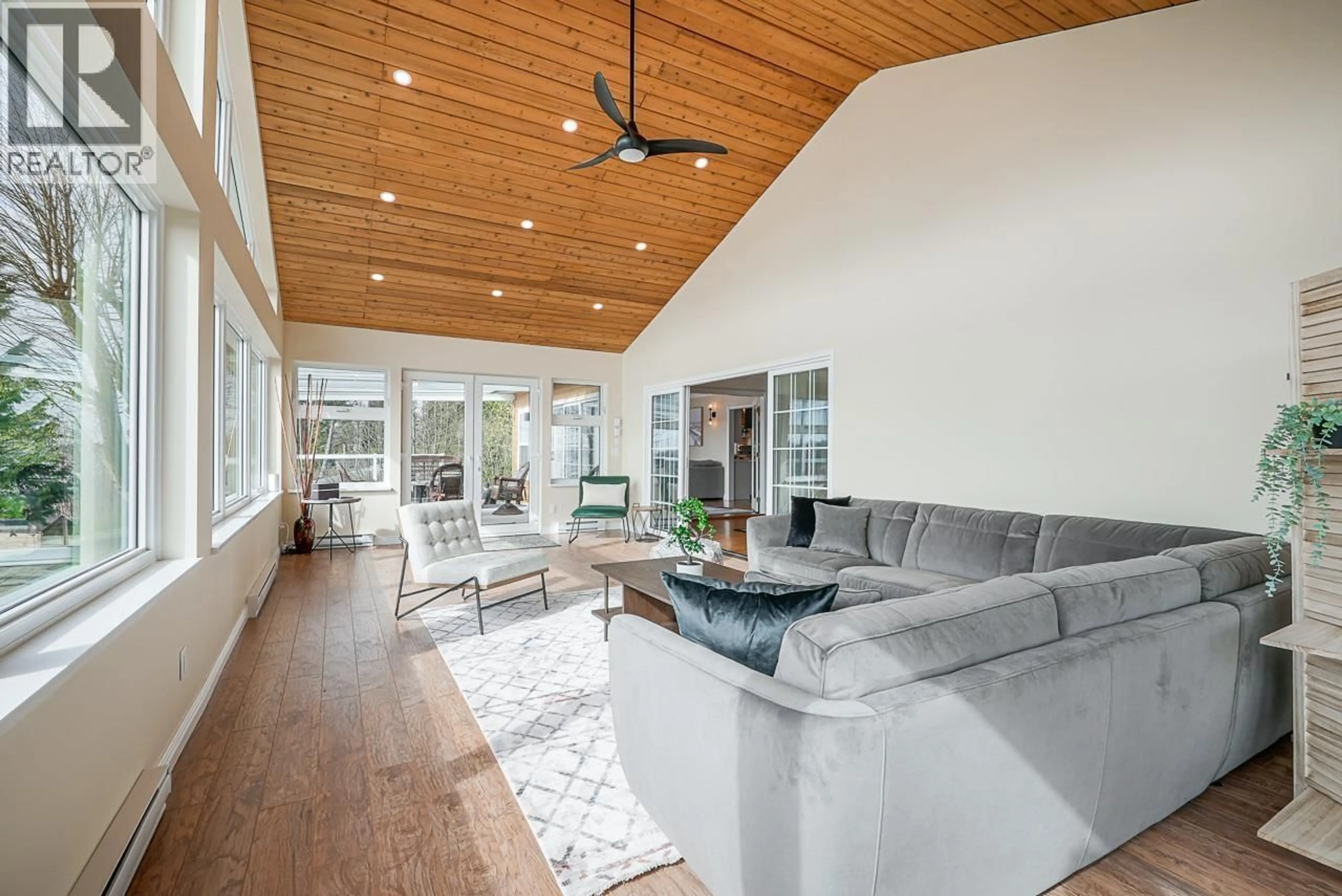 Living room with furniture, wood/laminate floor for 11502 WOOD STREET, Maple Ridge British Columbia V2X4Z9