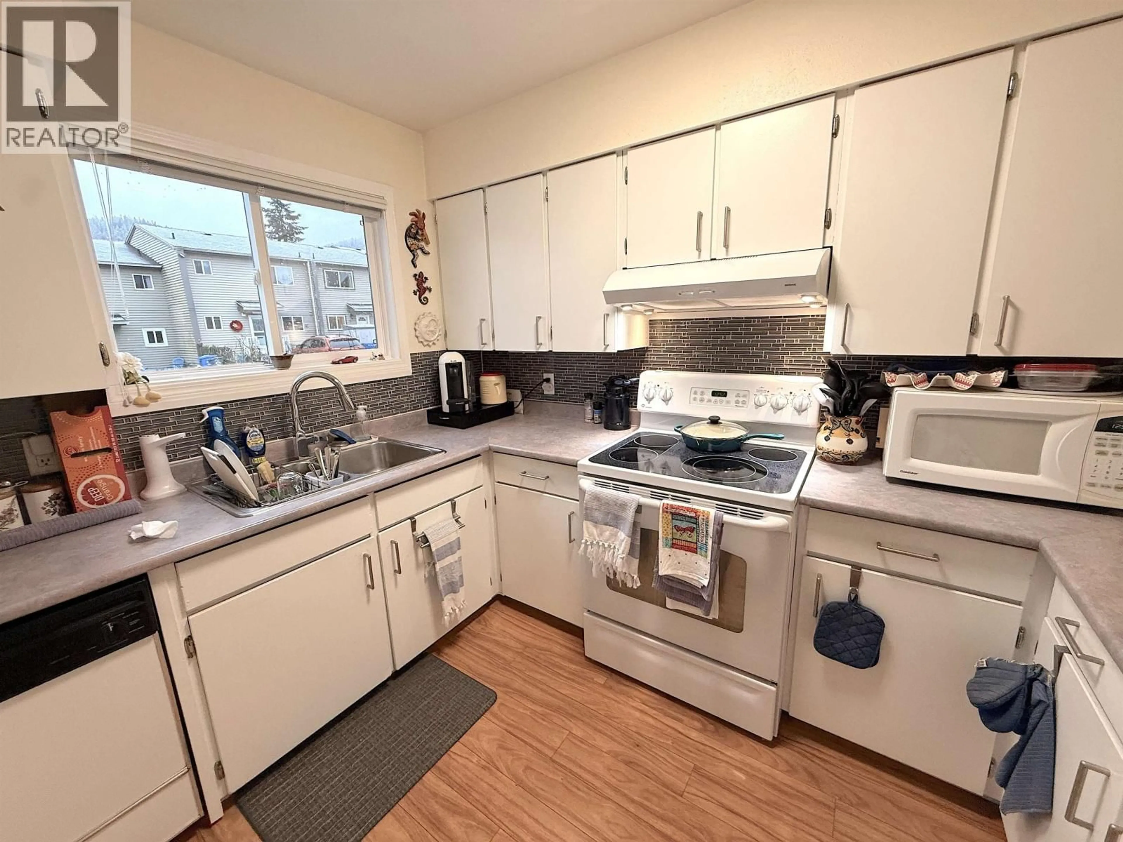 Standard kitchen, unknown for 594 4TH AVENUE, Prince Rupert British Columbia V8J3Y2