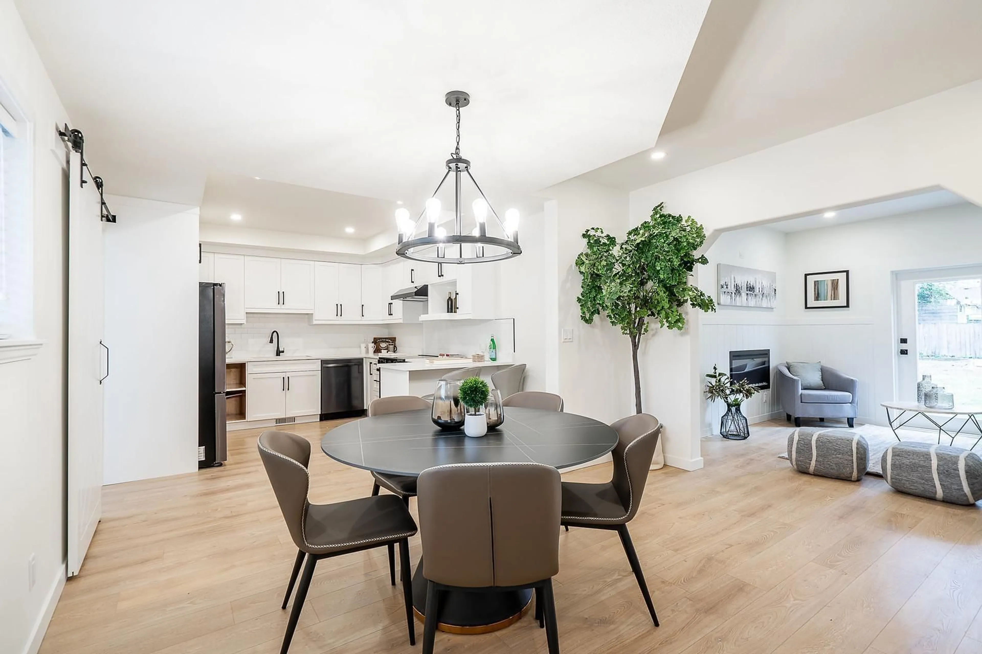 Open concept kitchen, unknown for 9709 HILLIER STREET, Chilliwack British Columbia V2P4K2