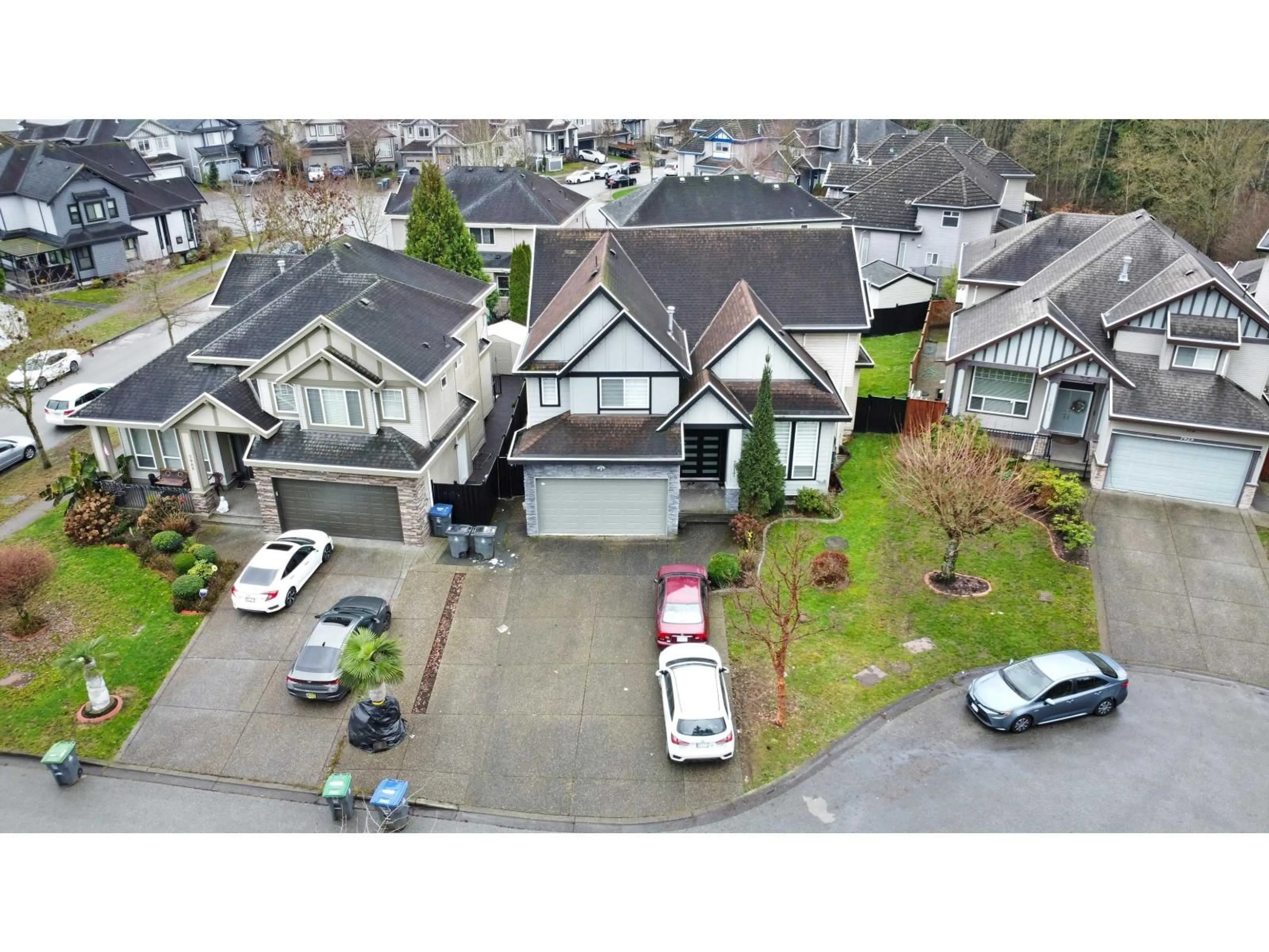 A pic from outside/outdoor area/front of a property/back of a property/a pic from drone, street for 7917 147A STREET, Surrey British Columbia V3S2T8