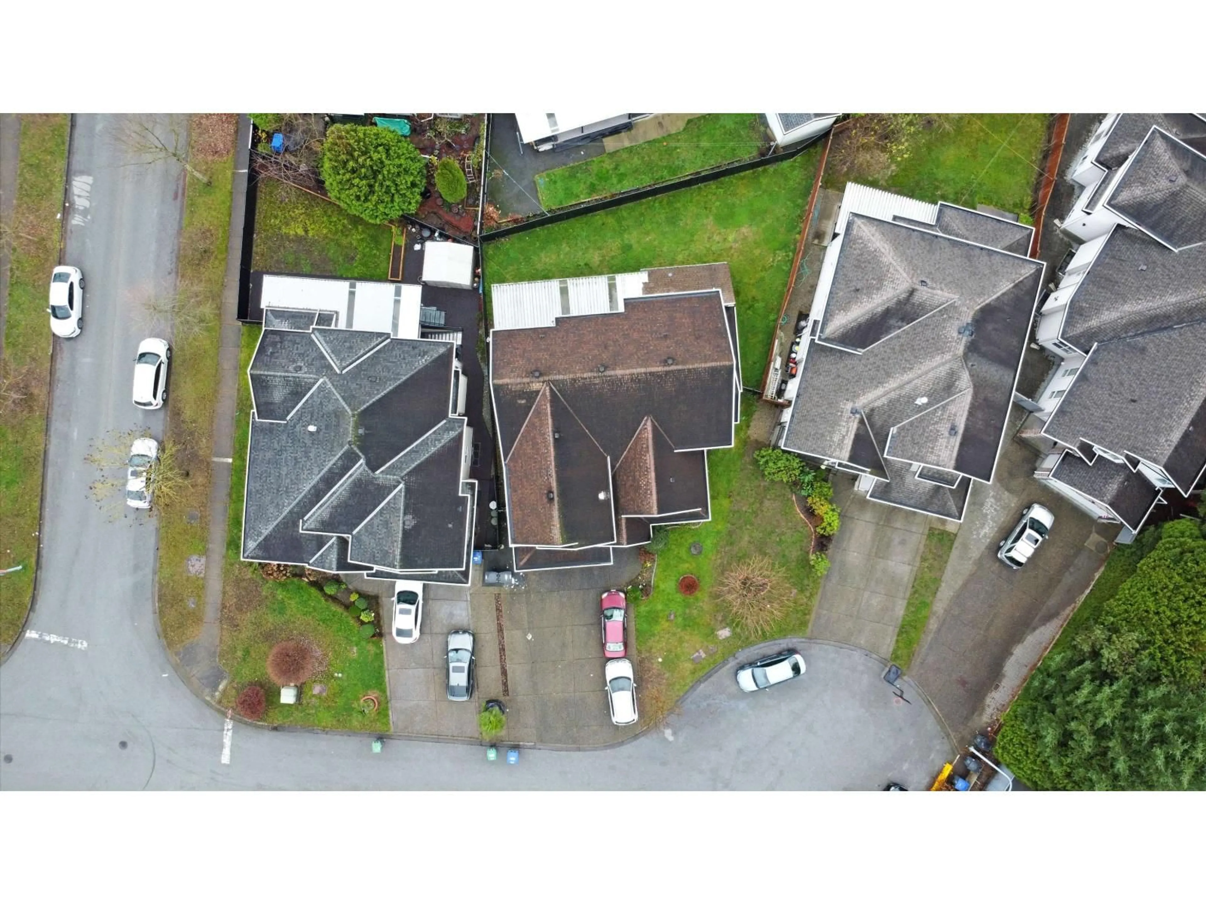 A pic from outside/outdoor area/front of a property/back of a property/a pic from drone, street for 7917 147A STREET, Surrey British Columbia V3S2T8