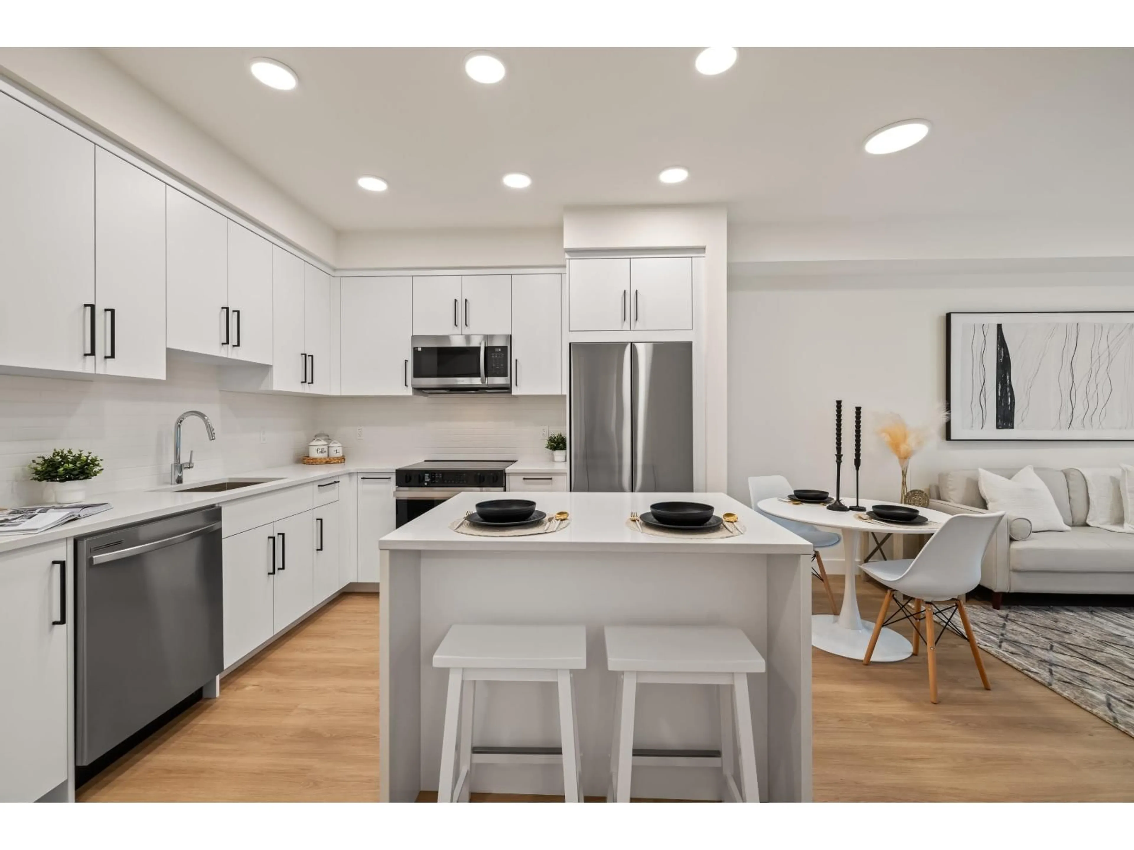 Open concept kitchen, unknown for 304 - 33816 SOUTH FRASER WAY, Abbotsford British Columbia V2S0P2