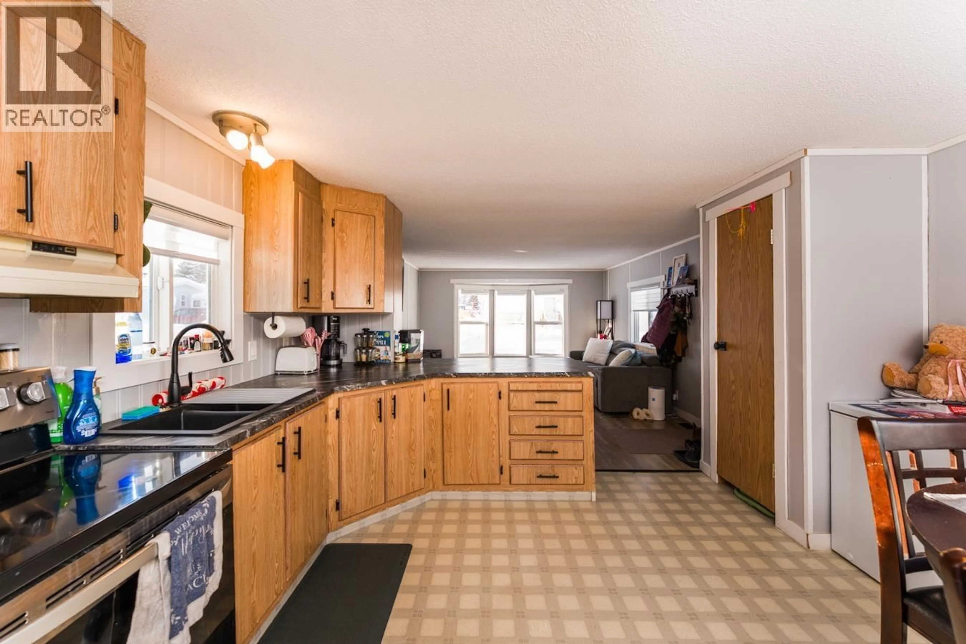 Standard kitchen, unknown for 10 - 8622 HART HIGHWAY, Prince George British Columbia V2K3B7