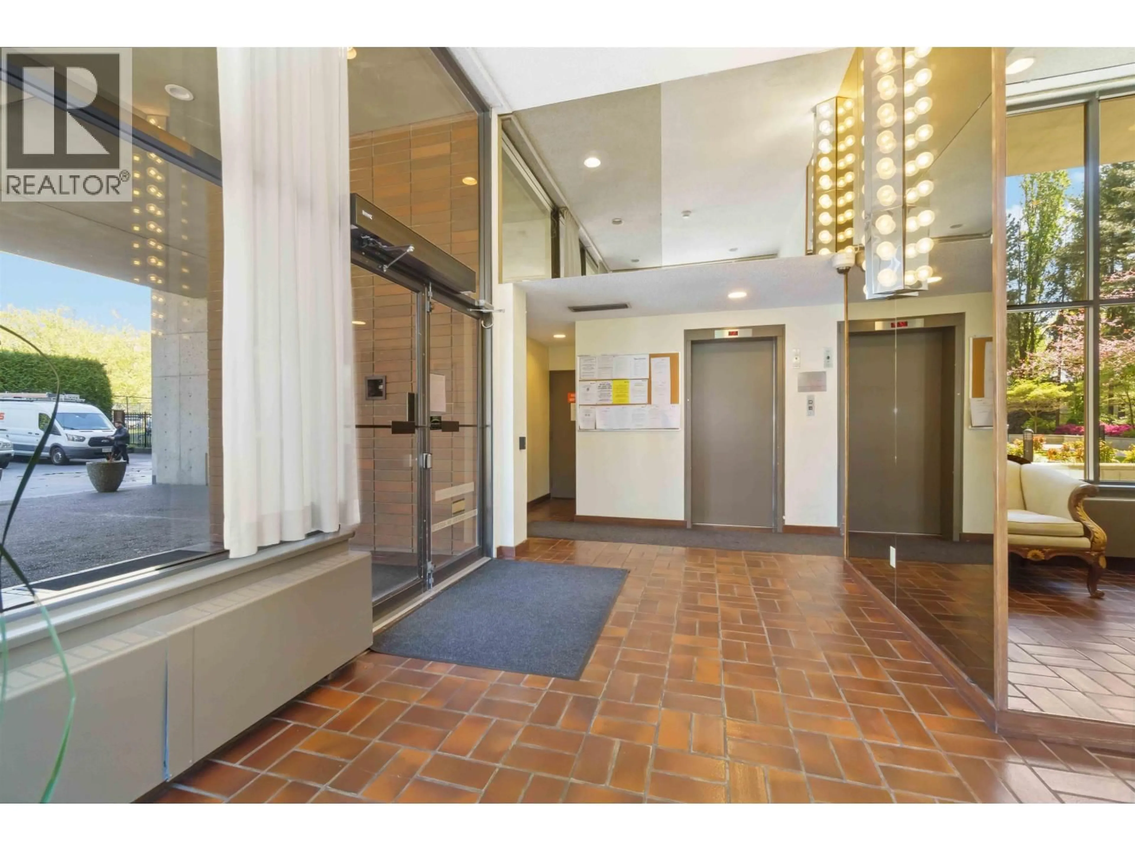 Indoor foyer for 1201 - 3755 BARTLETT COURT, Burnaby British Columbia V3J7G7