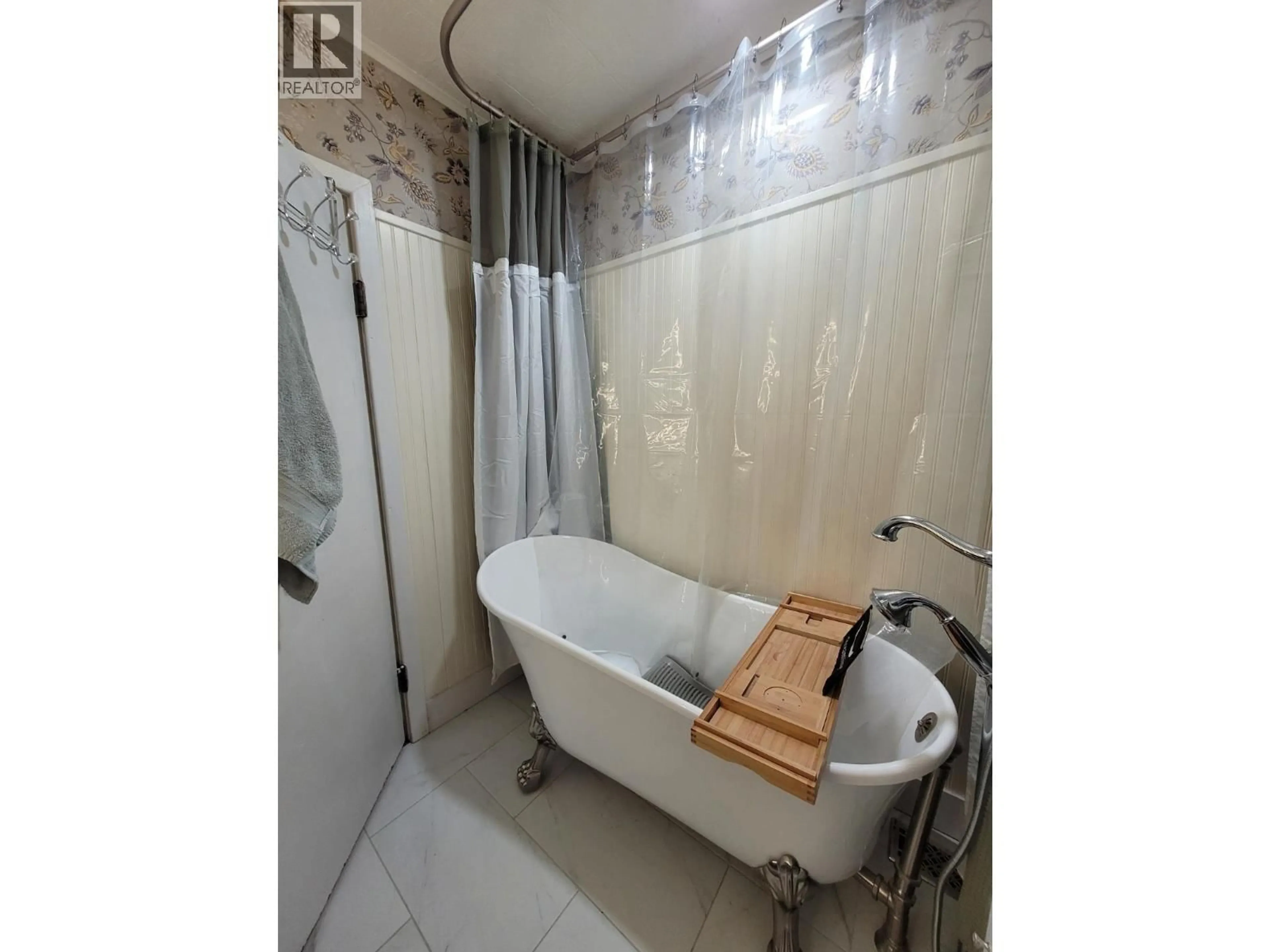 Standard bathroom, ceramic/tile floor for 2373 REGENTS CRESCENT, Prince George British Columbia V2L4W4