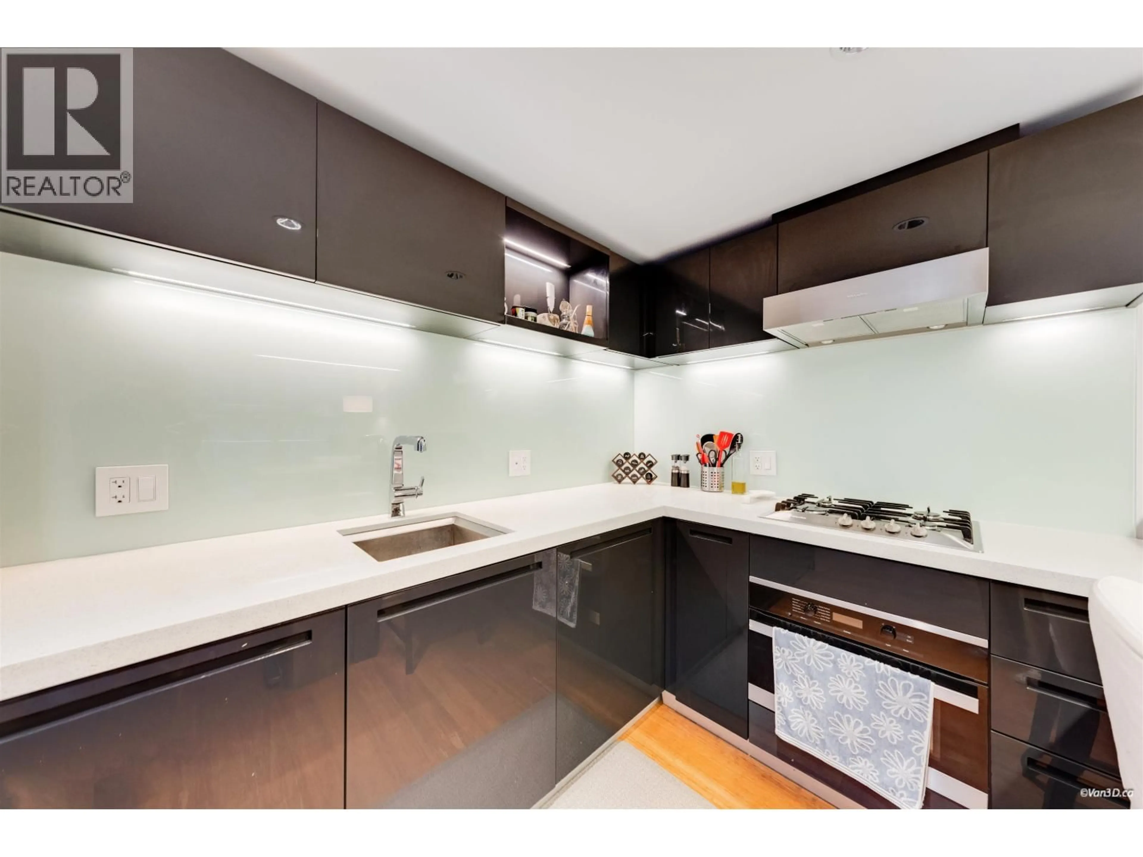 Standard kitchen, ceramic/tile floor for 1103 - 777 RICHARDS STREET, Vancouver British Columbia V6B0M6