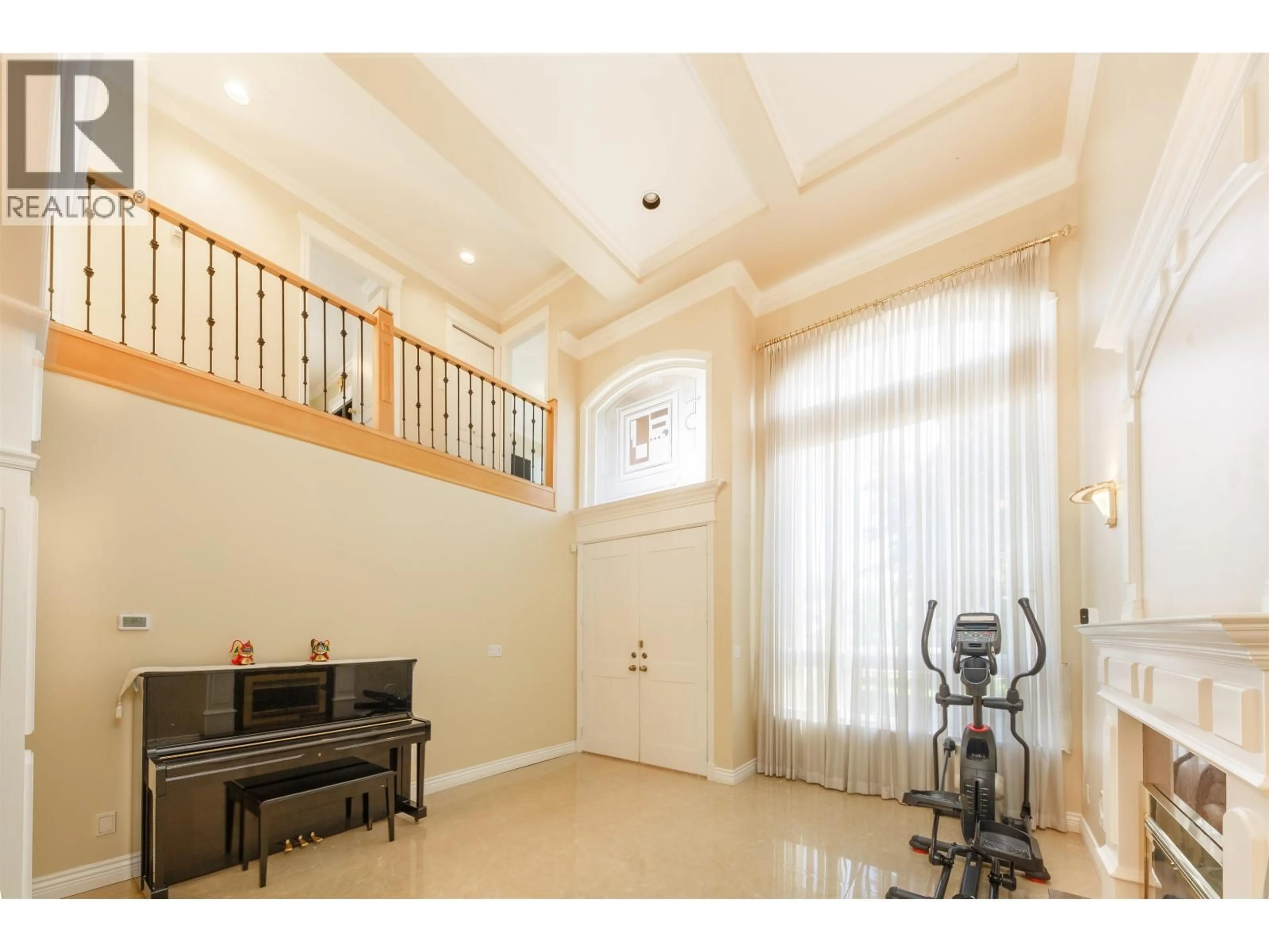 Indoor foyer for 7471 LINDSAY ROAD, Richmond British Columbia V7C3M7