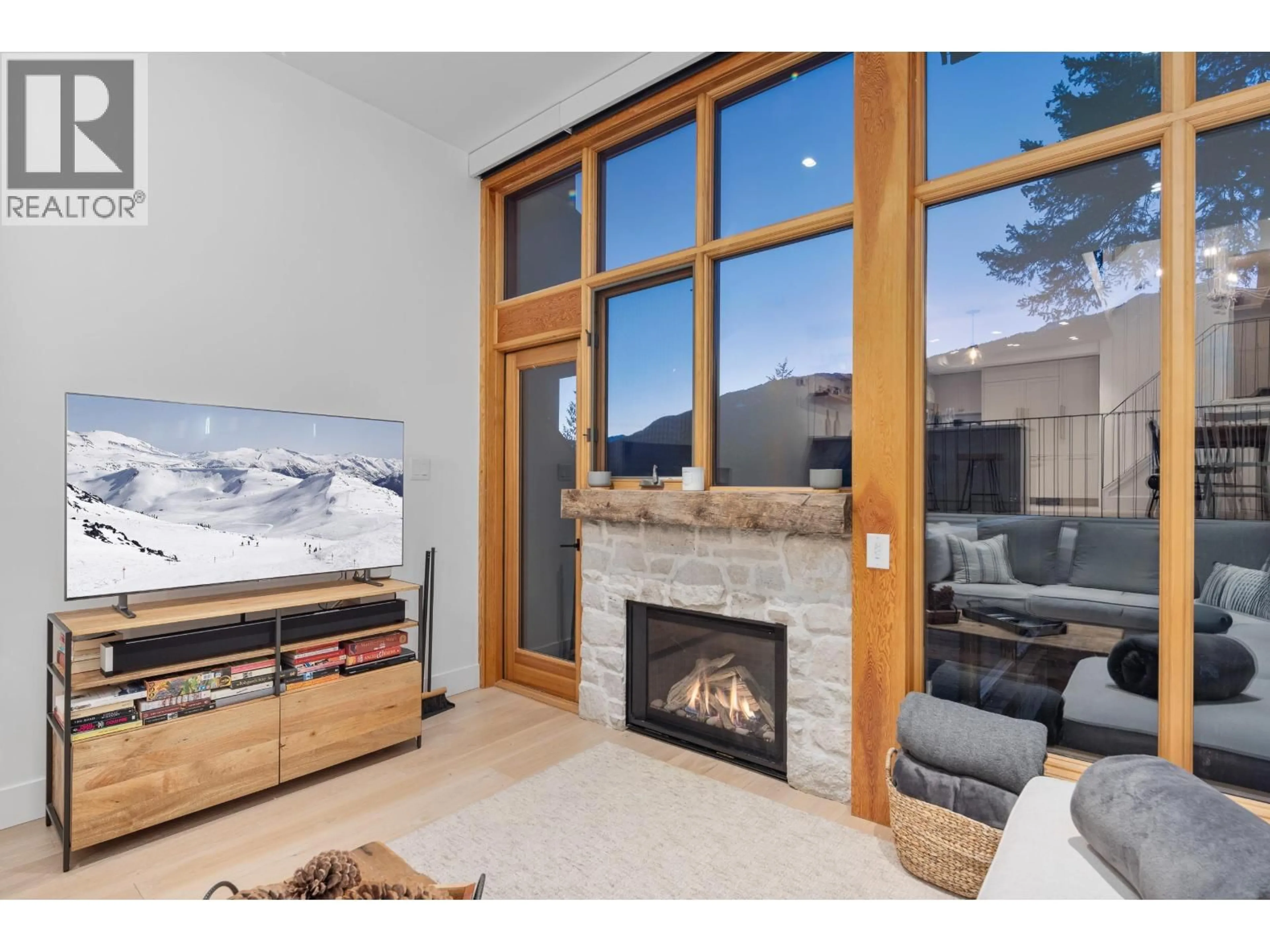 Home theater for 2 - 2221 GONDOLA WAY, Whistler British Columbia V8E0M8