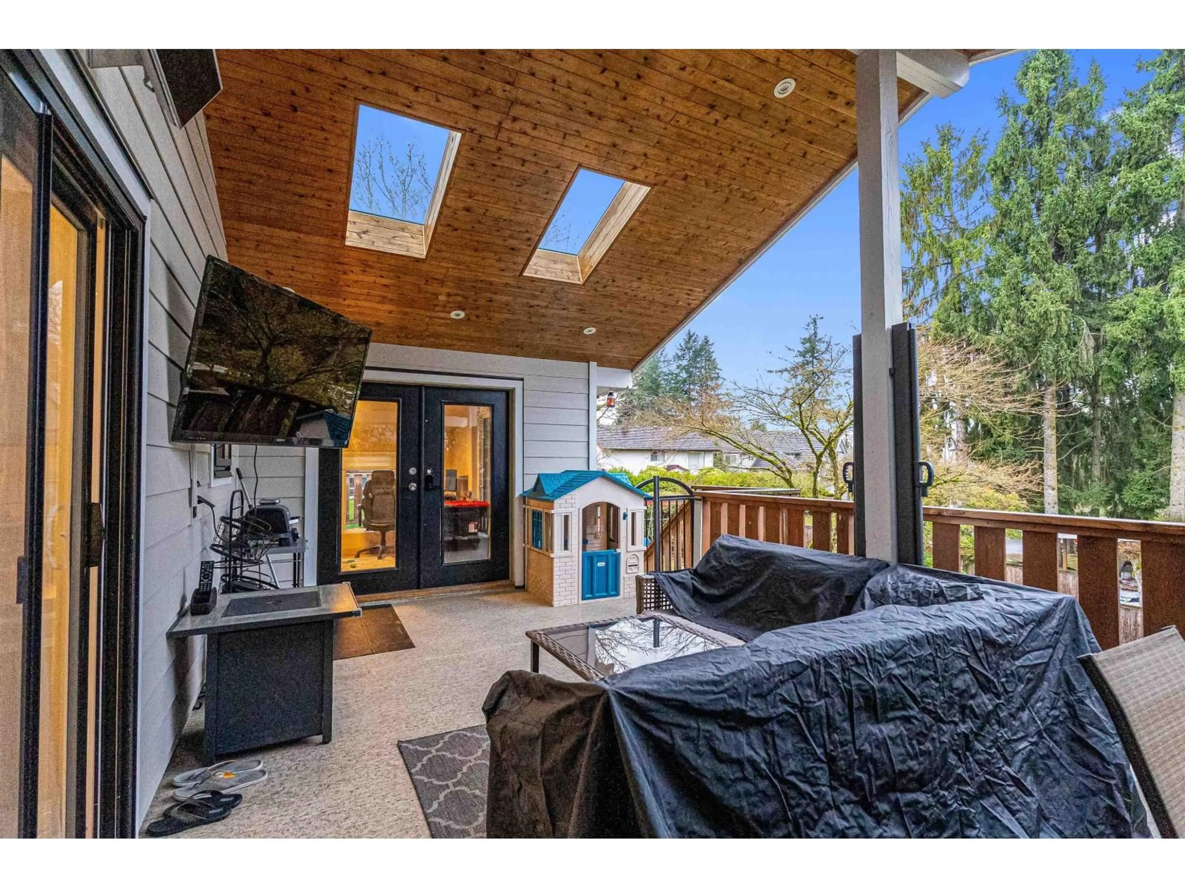 Patio, unknown for 11585 ROYAL CRESCENT, Surrey British Columbia V3V6V5