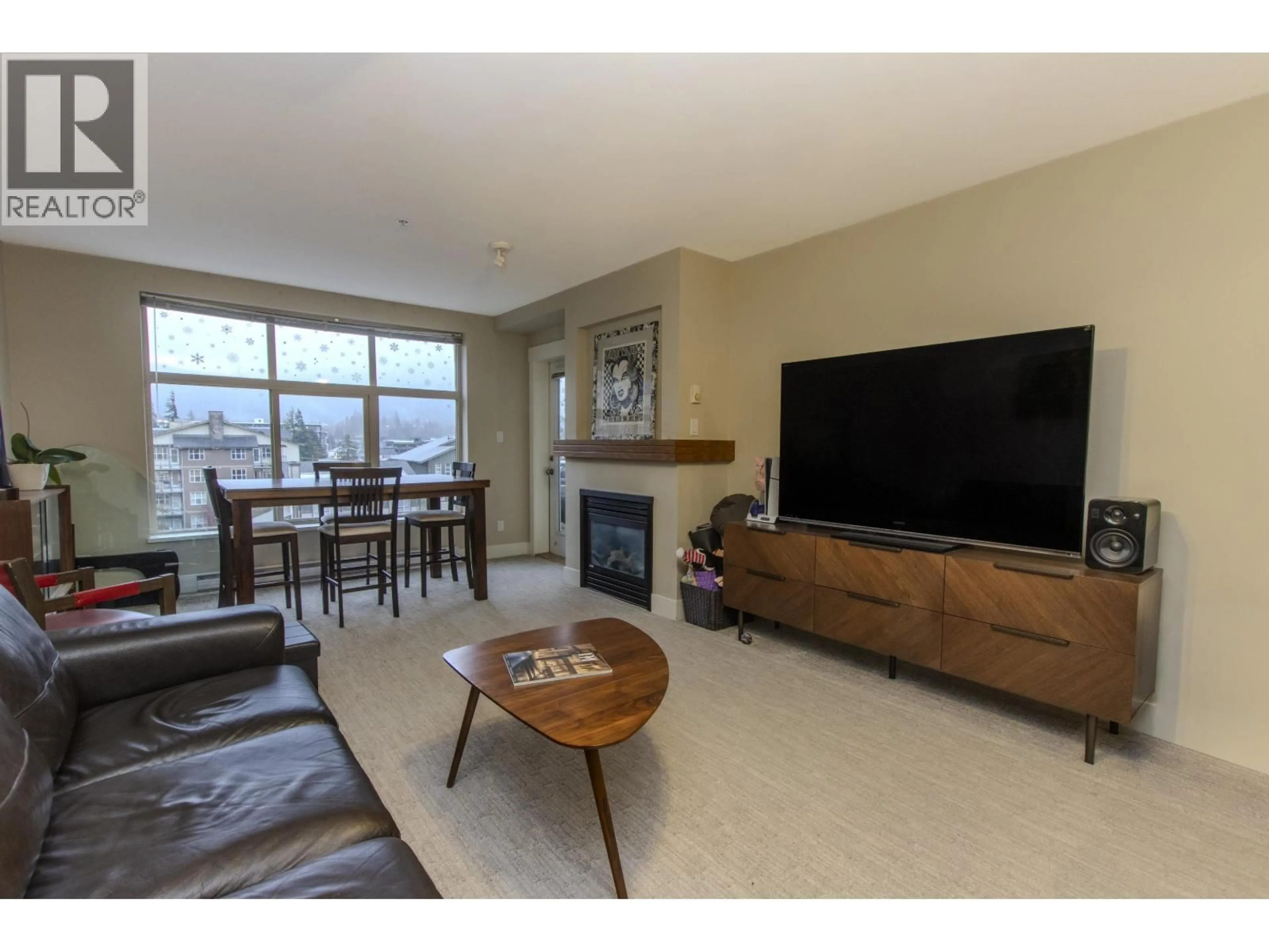 Living room with furniture, unknown for 402 - 1211 VILLAGE GREEN WAY, Squamish British Columbia V8B0R7