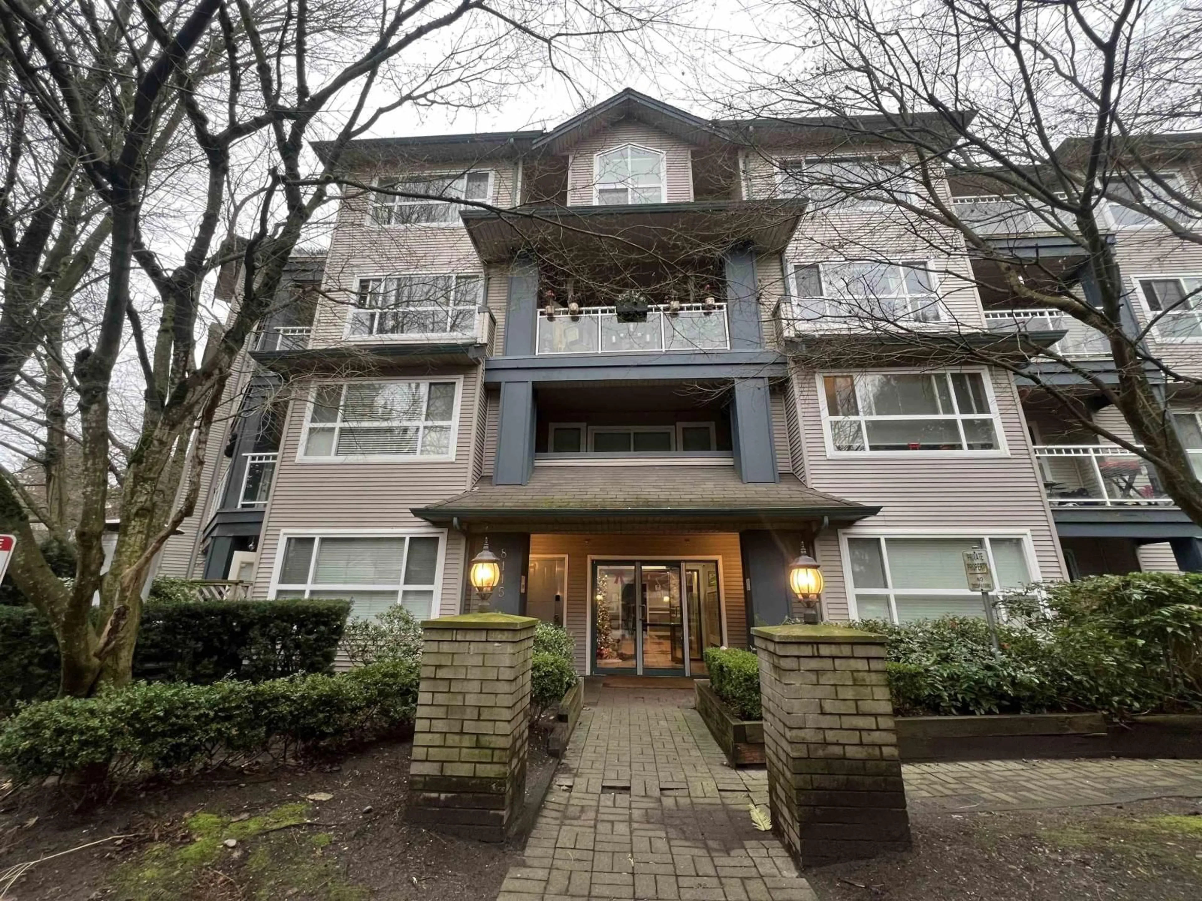 Unknown for 303 - 8115 121A STREET, Surrey British Columbia V3W1J2